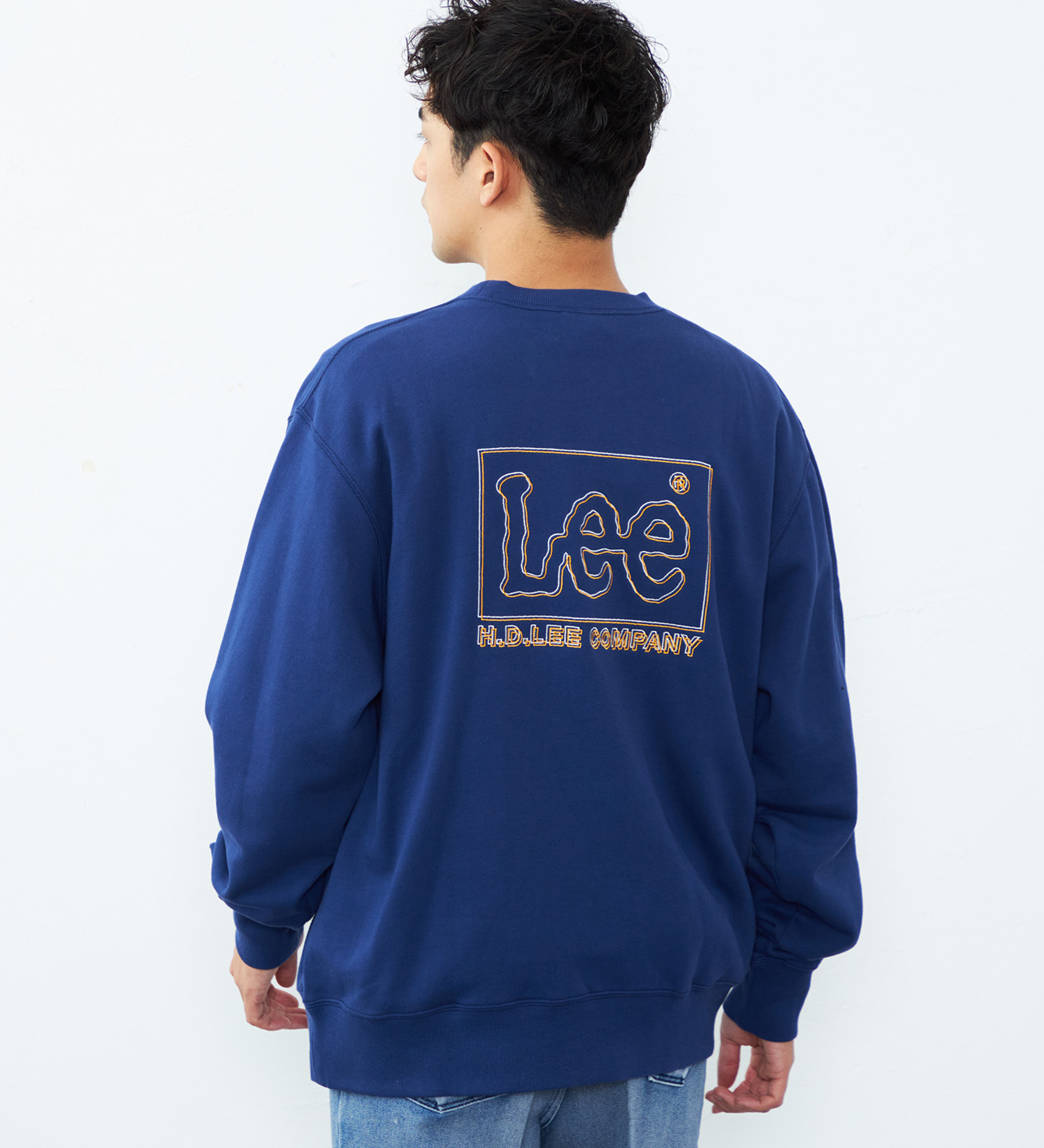 Lee(リー)のLeeロゴ バックエンブロイダリースウェット/刺繍ロゴ|トップス/スウェット/メンズ|ネイビー