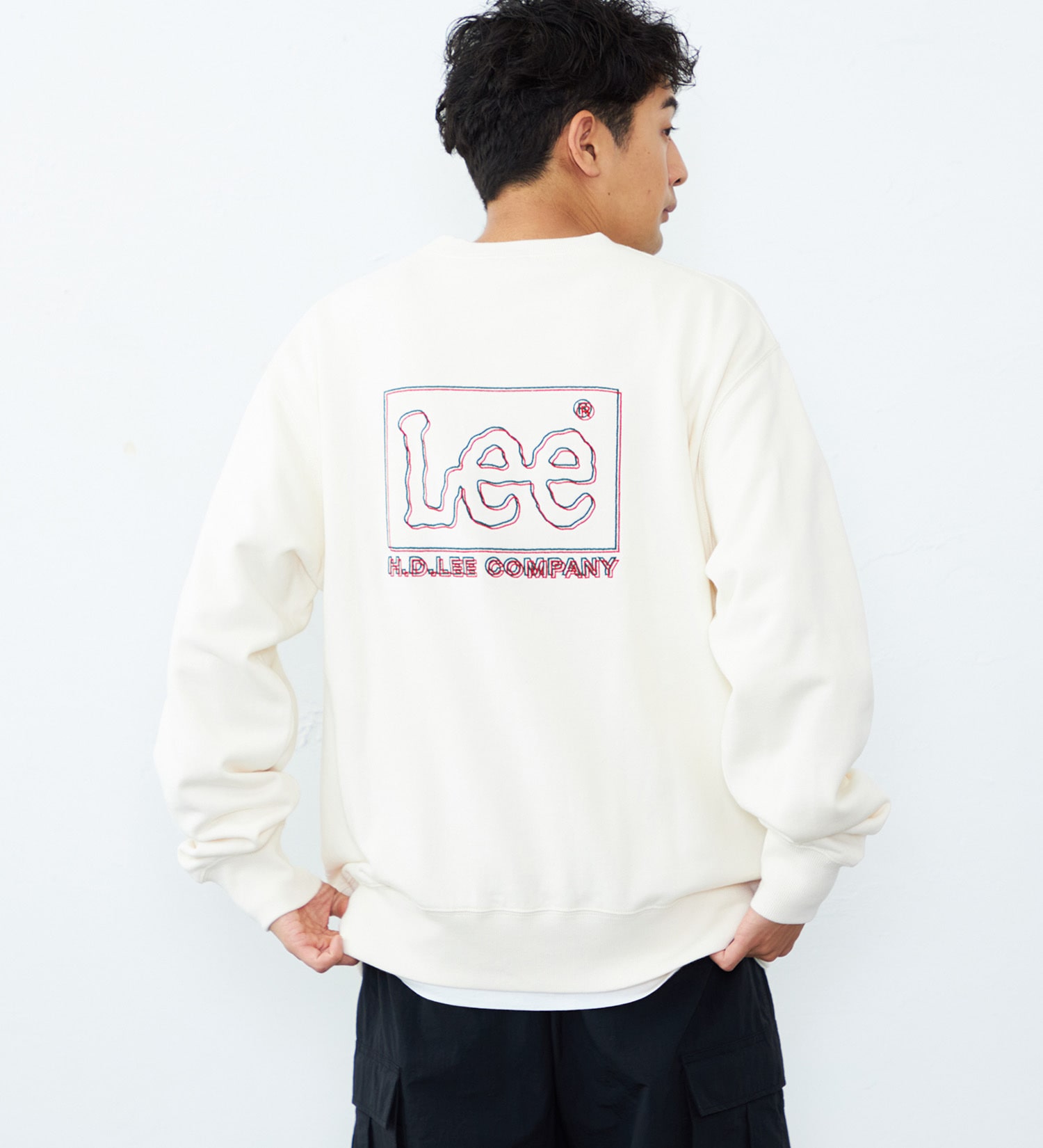 Lee(リー)のLeeロゴ バックエンブロイダリースウェット/刺繍ロゴ|トップス/スウェット/メンズ|オフホワイト