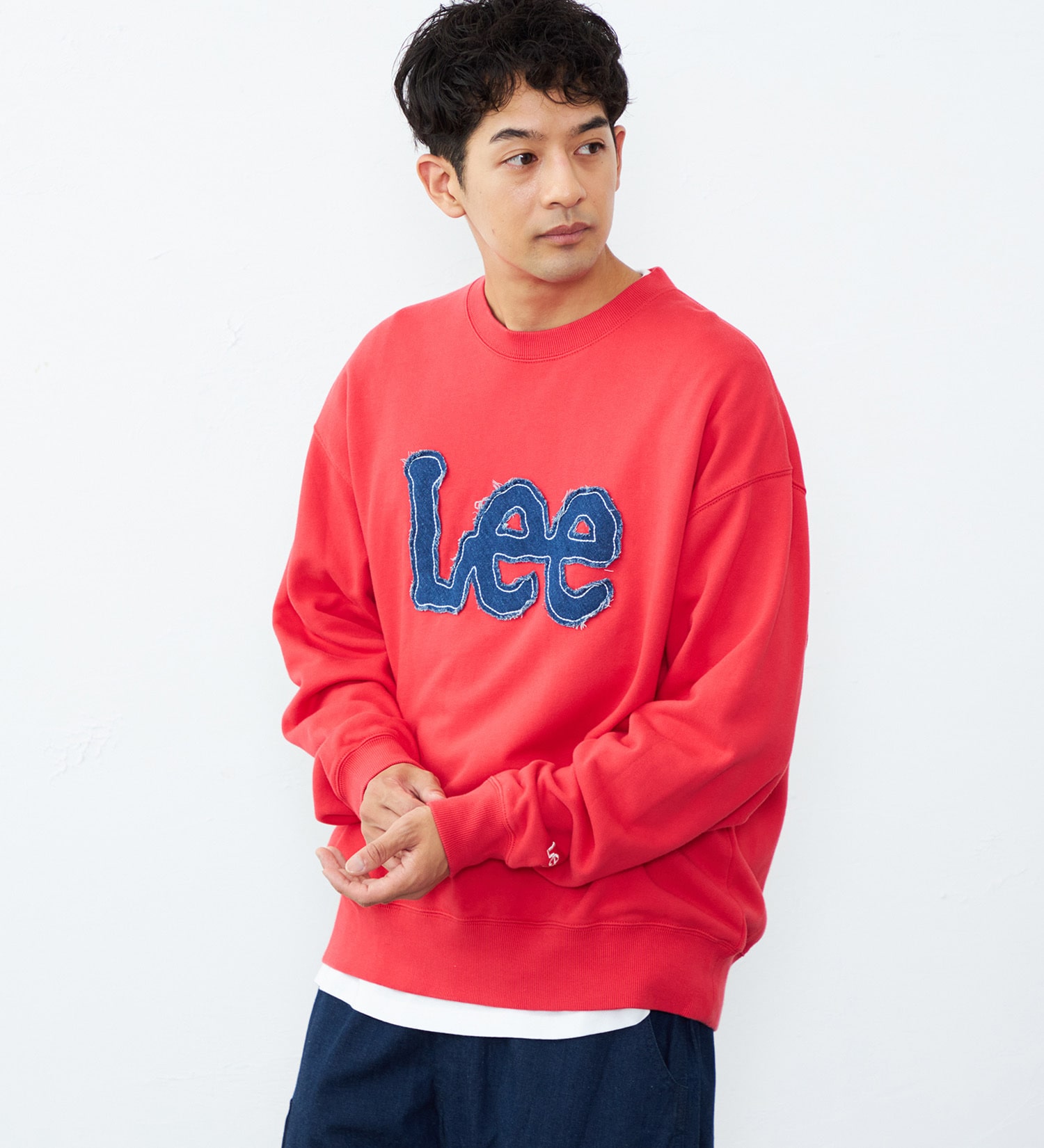 Lee(リー)のデニムロゴパッチスウェット|トップス/スウェット/メンズ|レッド