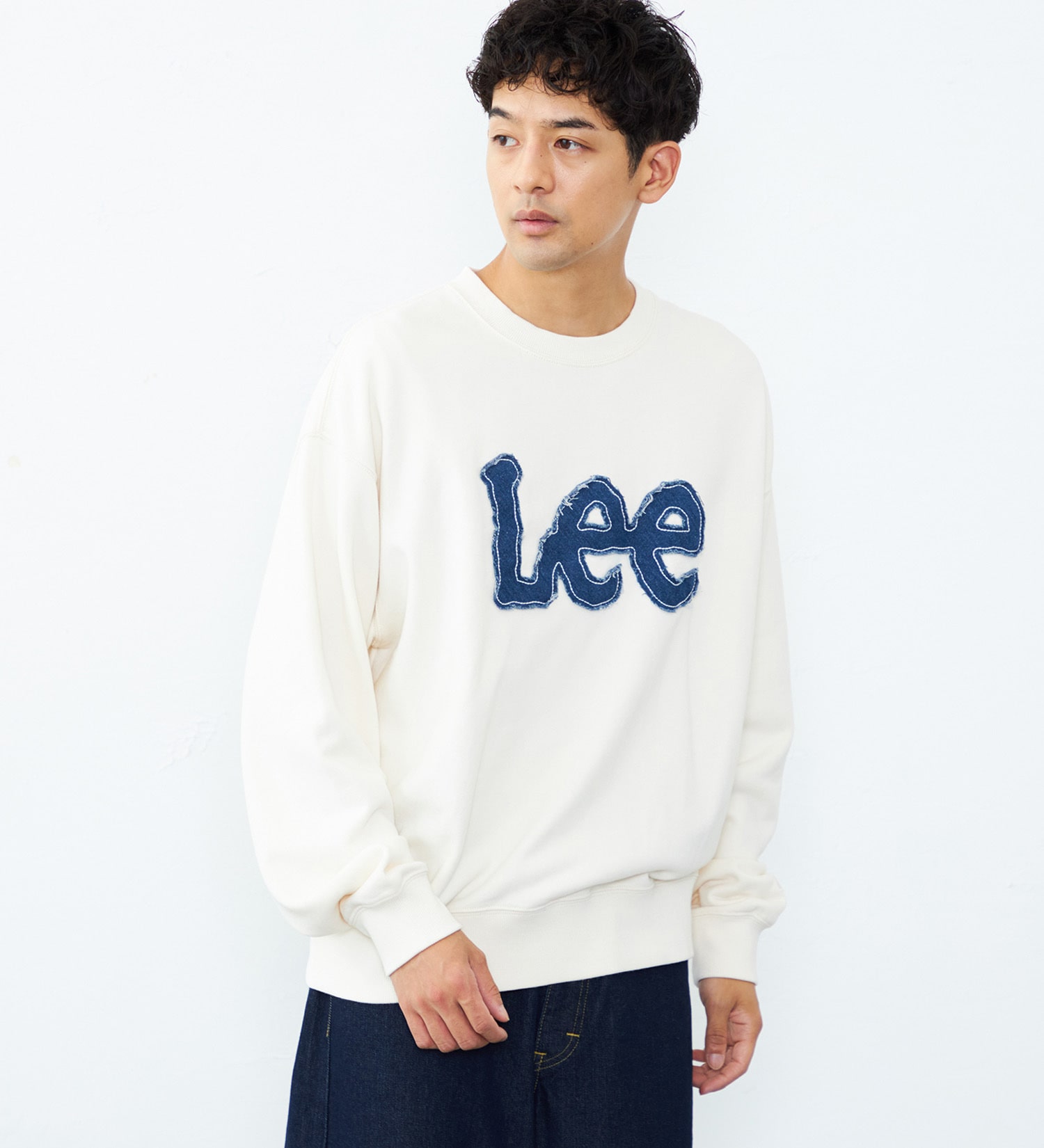 Lee(リー)のデニムロゴパッチスウェット|トップス/スウェット/メンズ|オフホワイト
