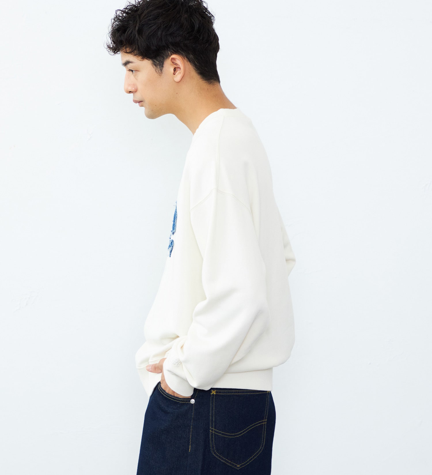 Lee(リー)のデニムロゴパッチスウェット|トップス/スウェット/メンズ|オフホワイト