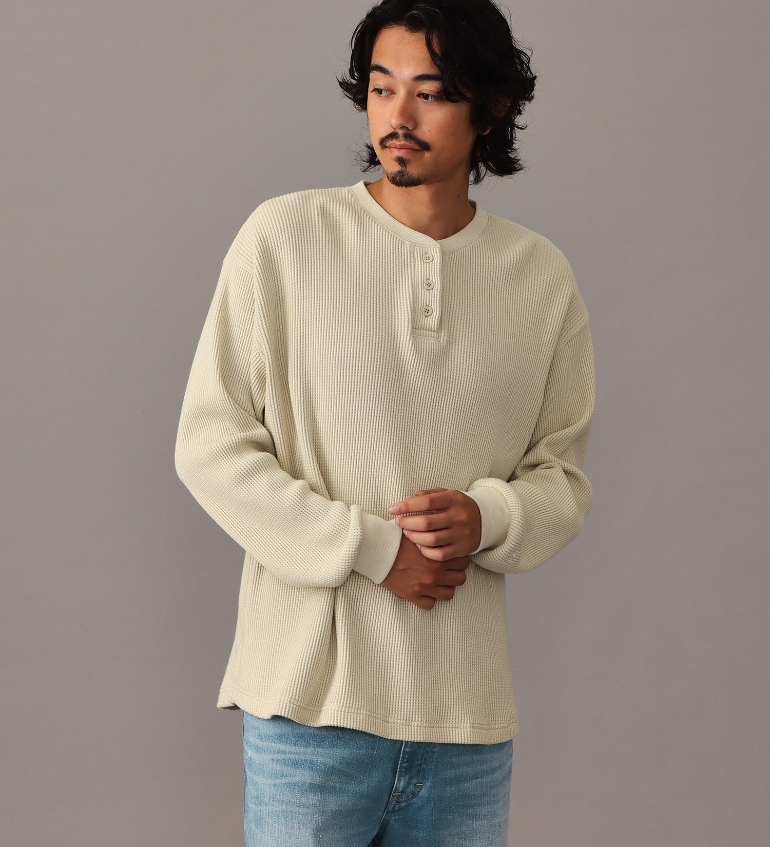 Lee(リー)のヘンリーネック L/S Teeシャツ|トップス/Tシャツ/カットソー/メンズ|グレイッシュベージュ