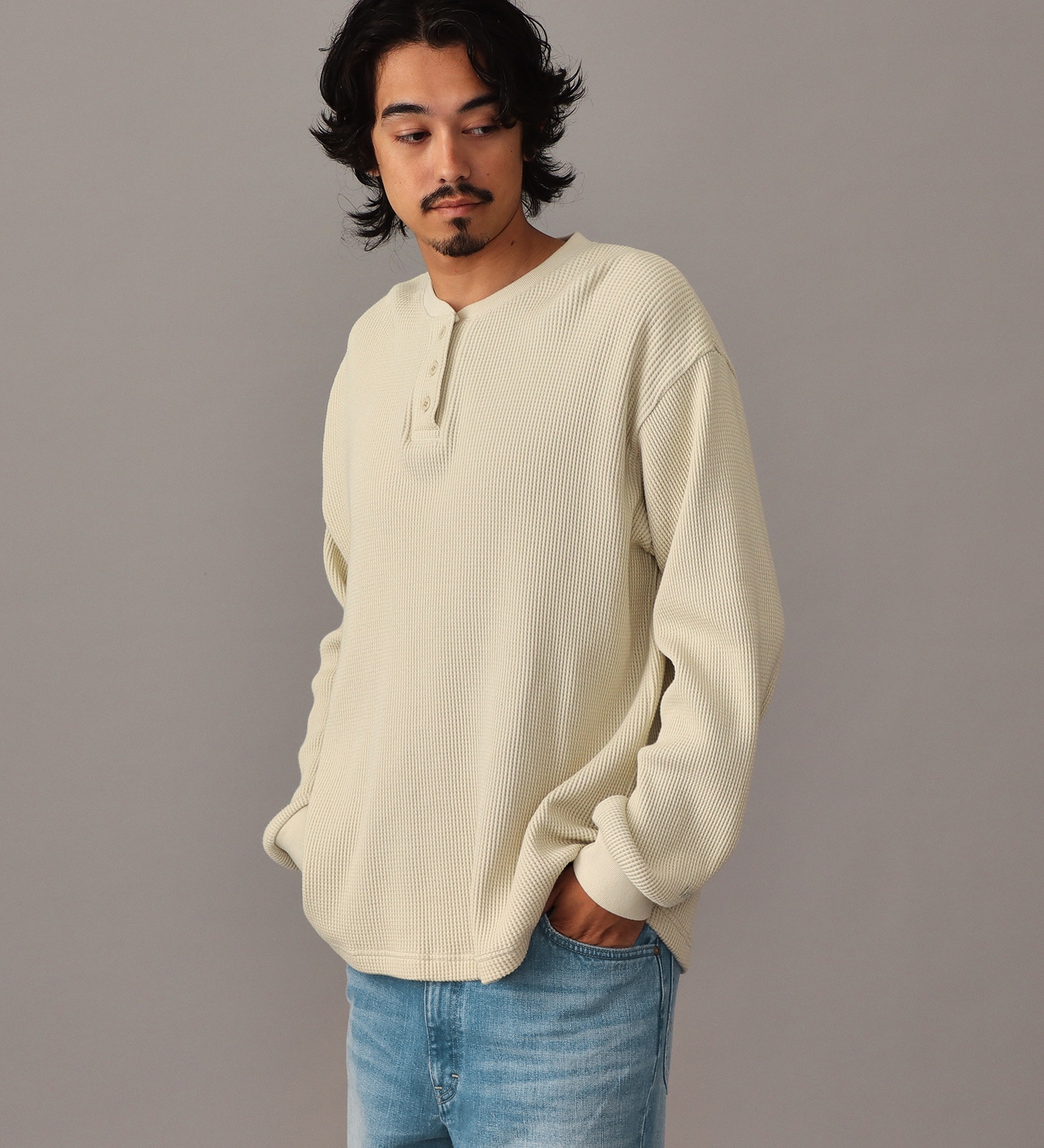 Lee(リー)のヘンリーネック L/S Teeシャツ|トップス/Tシャツ/カットソー/メンズ|グレイッシュベージュ