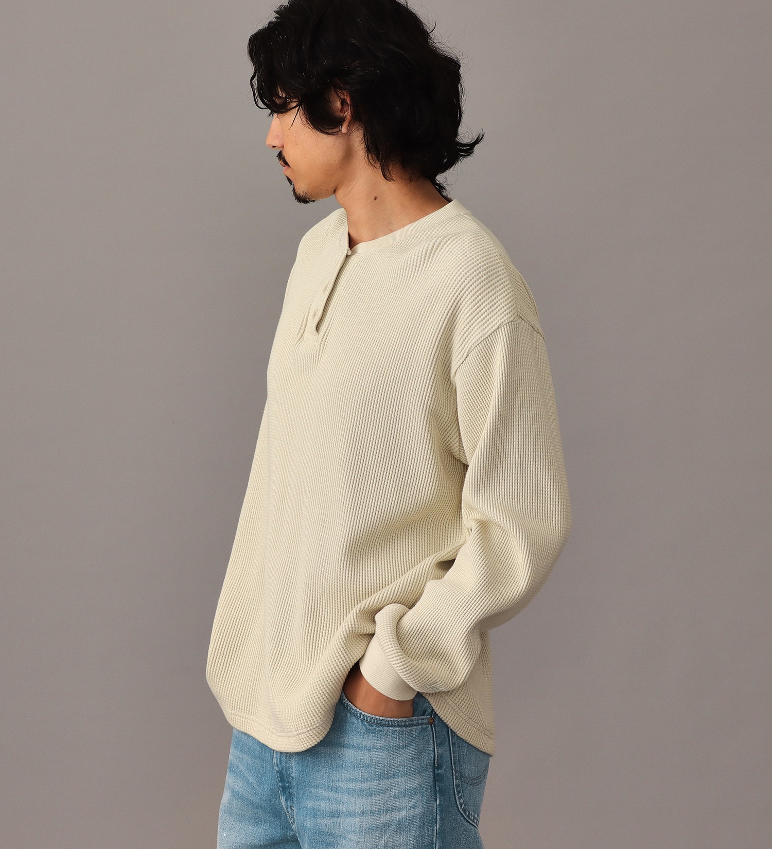 Lee(リー)のヘンリーネック L/S Teeシャツ|トップス/Tシャツ/カットソー/メンズ|グレイッシュベージュ