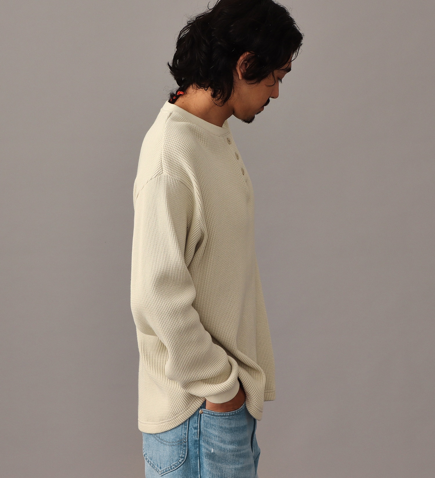 Lee(リー)のヘンリーネック L/S Teeシャツ|トップス/Tシャツ/カットソー/メンズ|グレイッシュベージュ