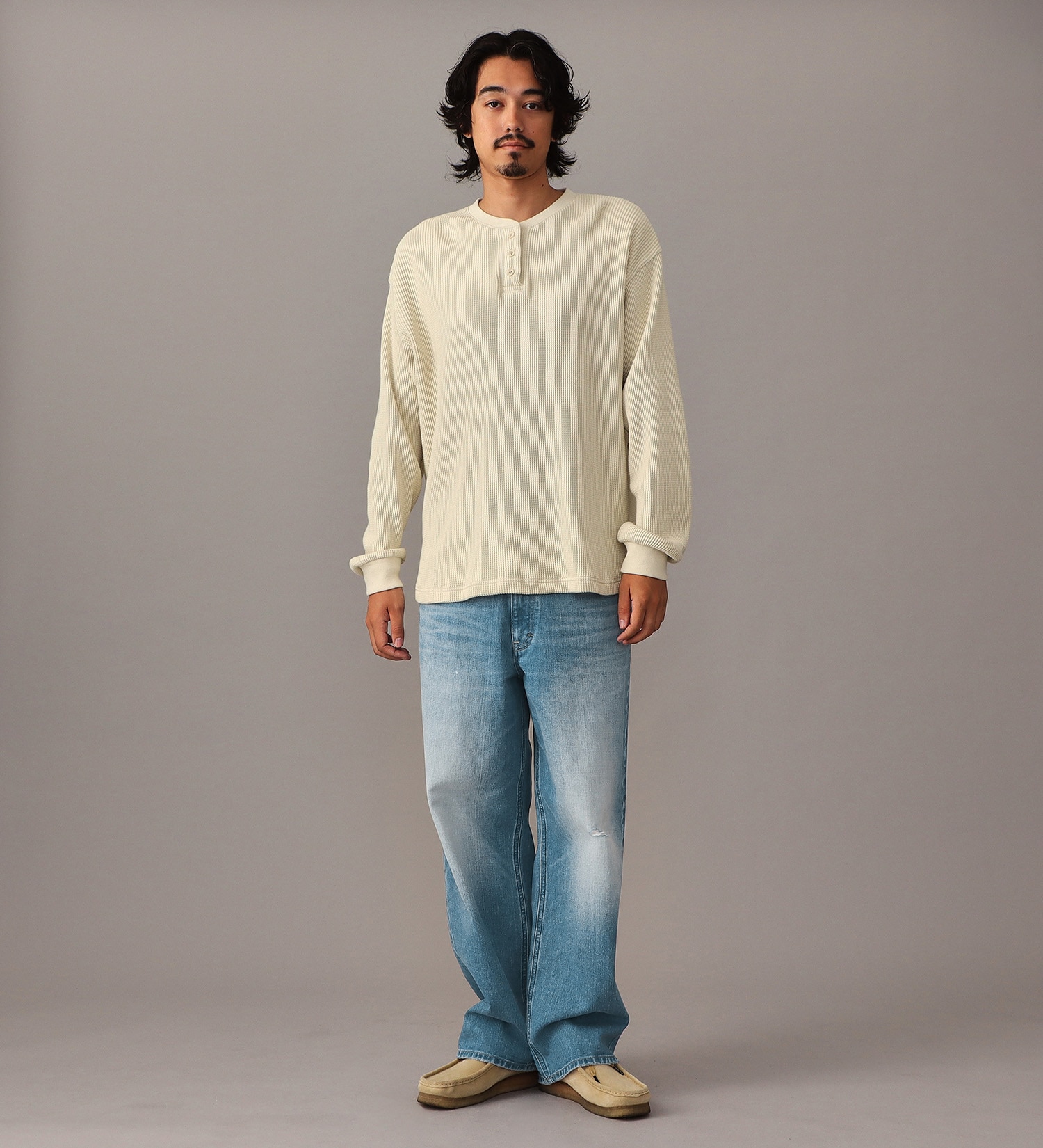 Lee(リー)のヘンリーネック L/S Teeシャツ|トップス/Tシャツ/カットソー/メンズ|グレイッシュベージュ