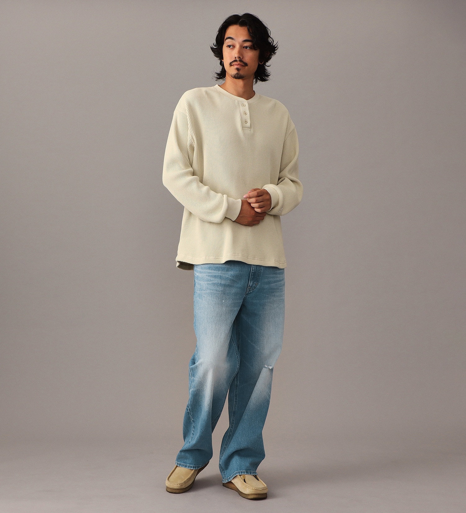 Lee(リー)のヘンリーネック L/S Teeシャツ|トップス/Tシャツ/カットソー/メンズ|グレイッシュベージュ