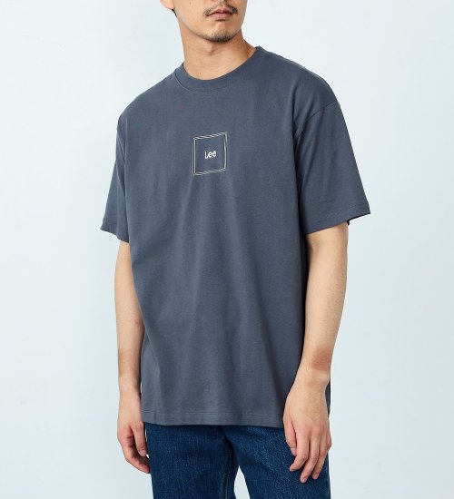 Lee(リー)のスクエアロゴ半袖Tシャツ|トップス/Tシャツ/カットソー/メンズ|チャコール