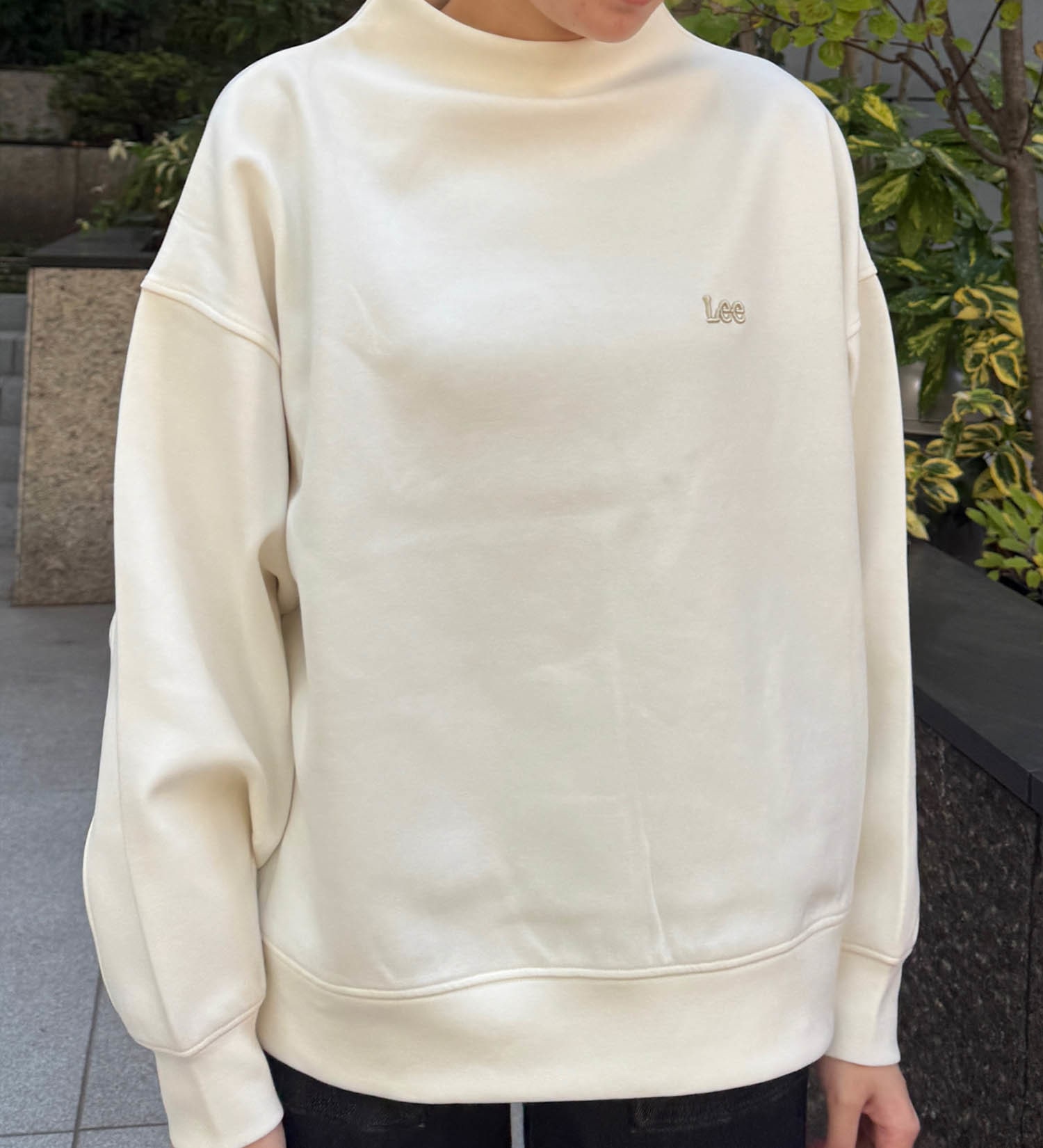 Lee(リー)のモックネックバックジッププルオーバー ダンボールニット|トップス/その他トップス/レディース|ホワイト