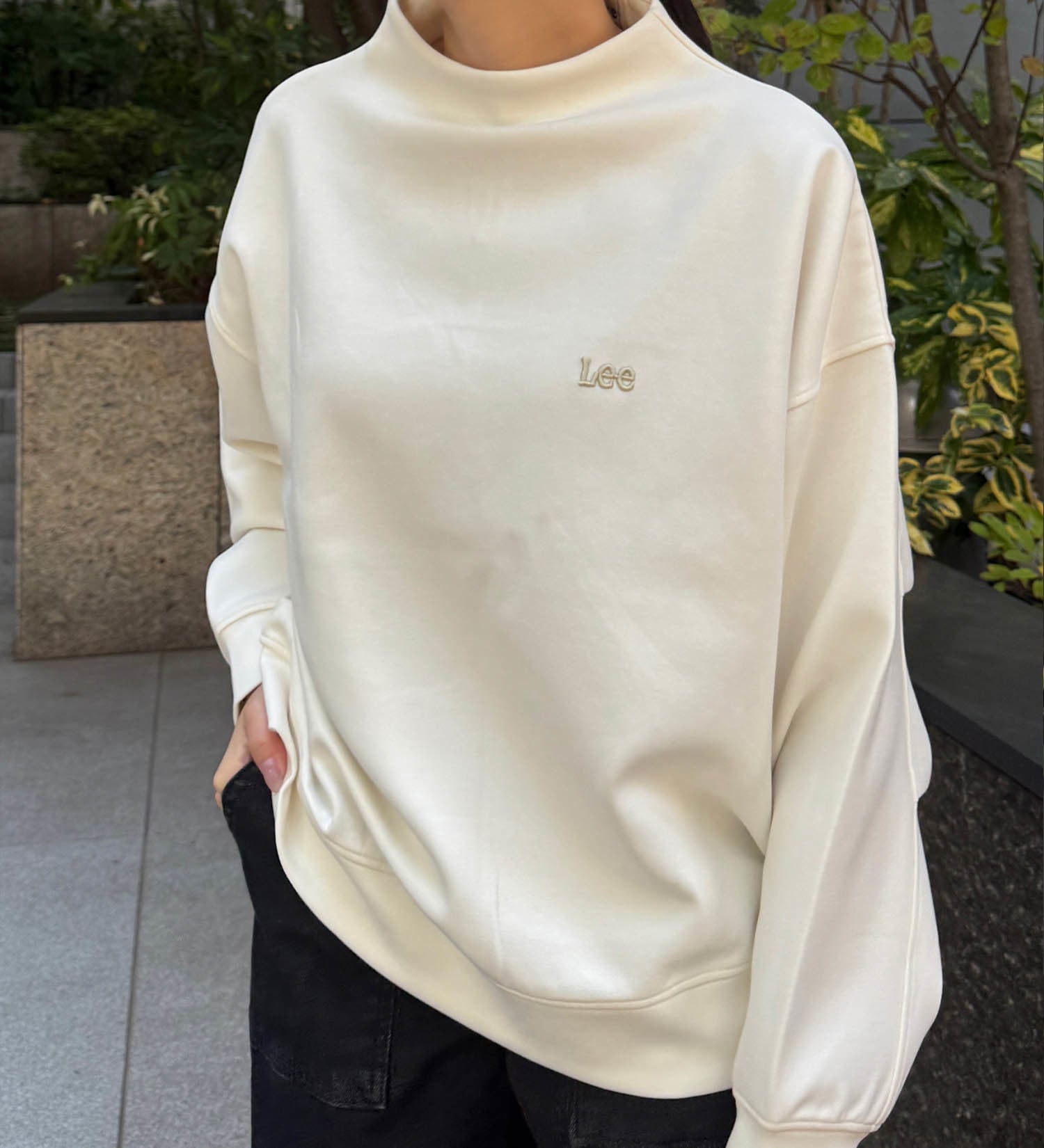 Lee(リー)のモックネックバックジッププルオーバー ダンボールニット|トップス/その他トップス/レディース|ホワイト