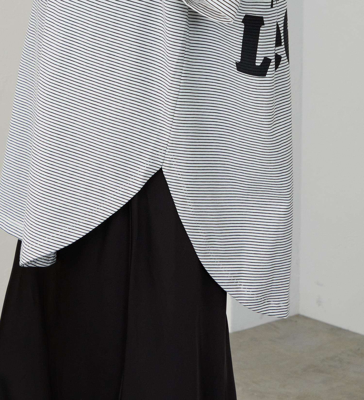 Lee(リー)のラウンドヘム ショートスリーブTシャツ|トップス/Tシャツ/カットソー/レディース|ブラック