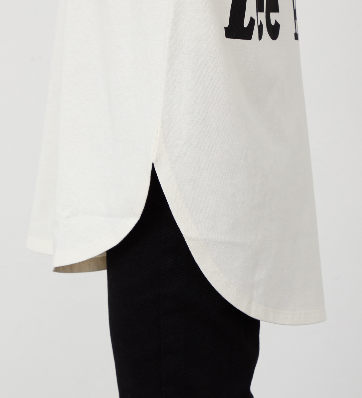 Lee(リー)のラウンドヘム ロングスリーブTシャツ|トップス/Tシャツ/カットソー/レディース|ホワイト