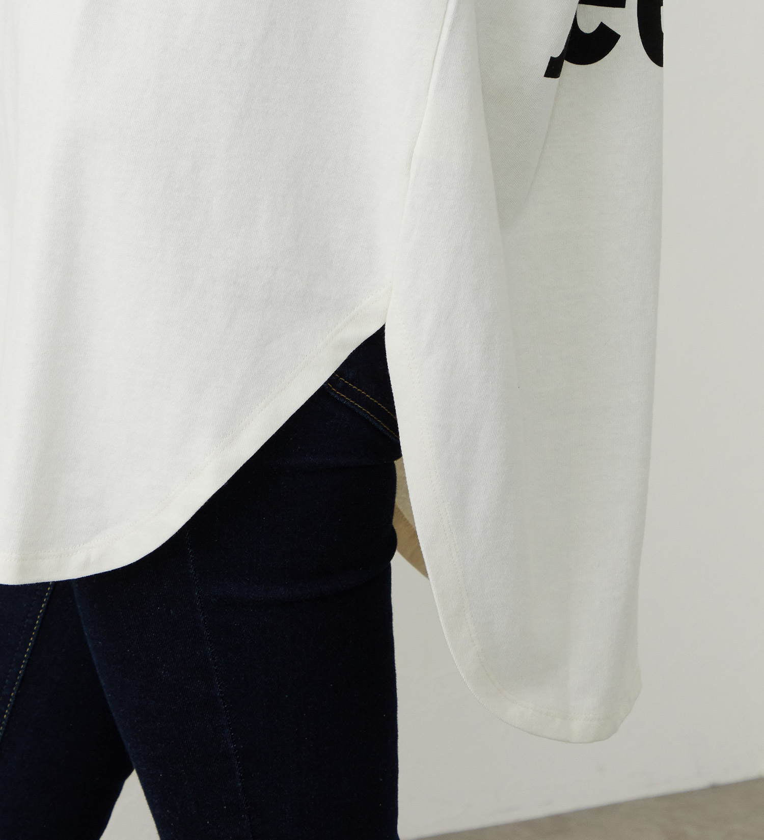 Lee(リー)のラウンドヘム ロングスリーブTシャツ|トップス/Tシャツ/カットソー/レディース|ホワイト