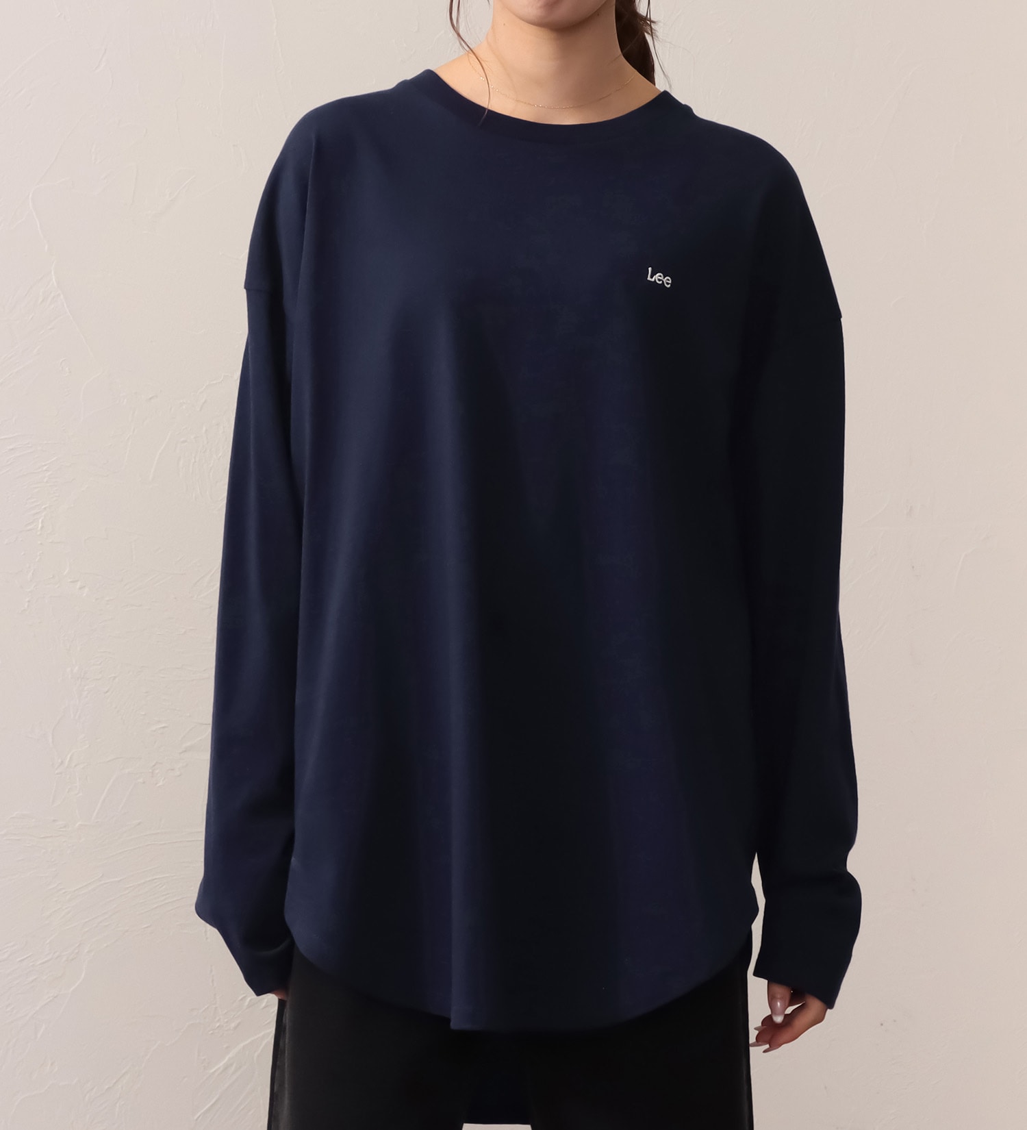 Lee(リー)のROUNDHEM TEE/ラウンドヘム長袖Tシャツ|トップス/Tシャツ/カットソー/レディース|ネイビー