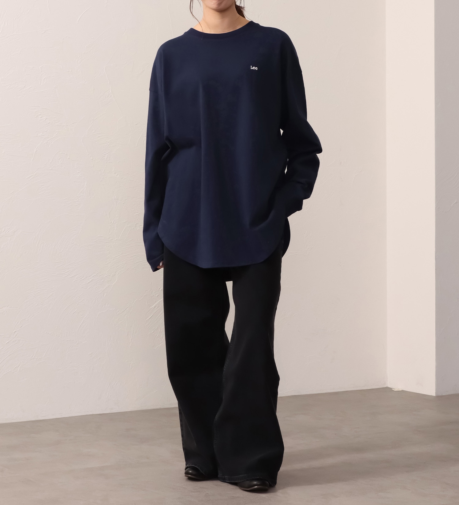 Lee(リー)のROUNDHEM TEE/ラウンドヘム長袖Tシャツ|トップス/Tシャツ/カットソー/レディース|ネイビー