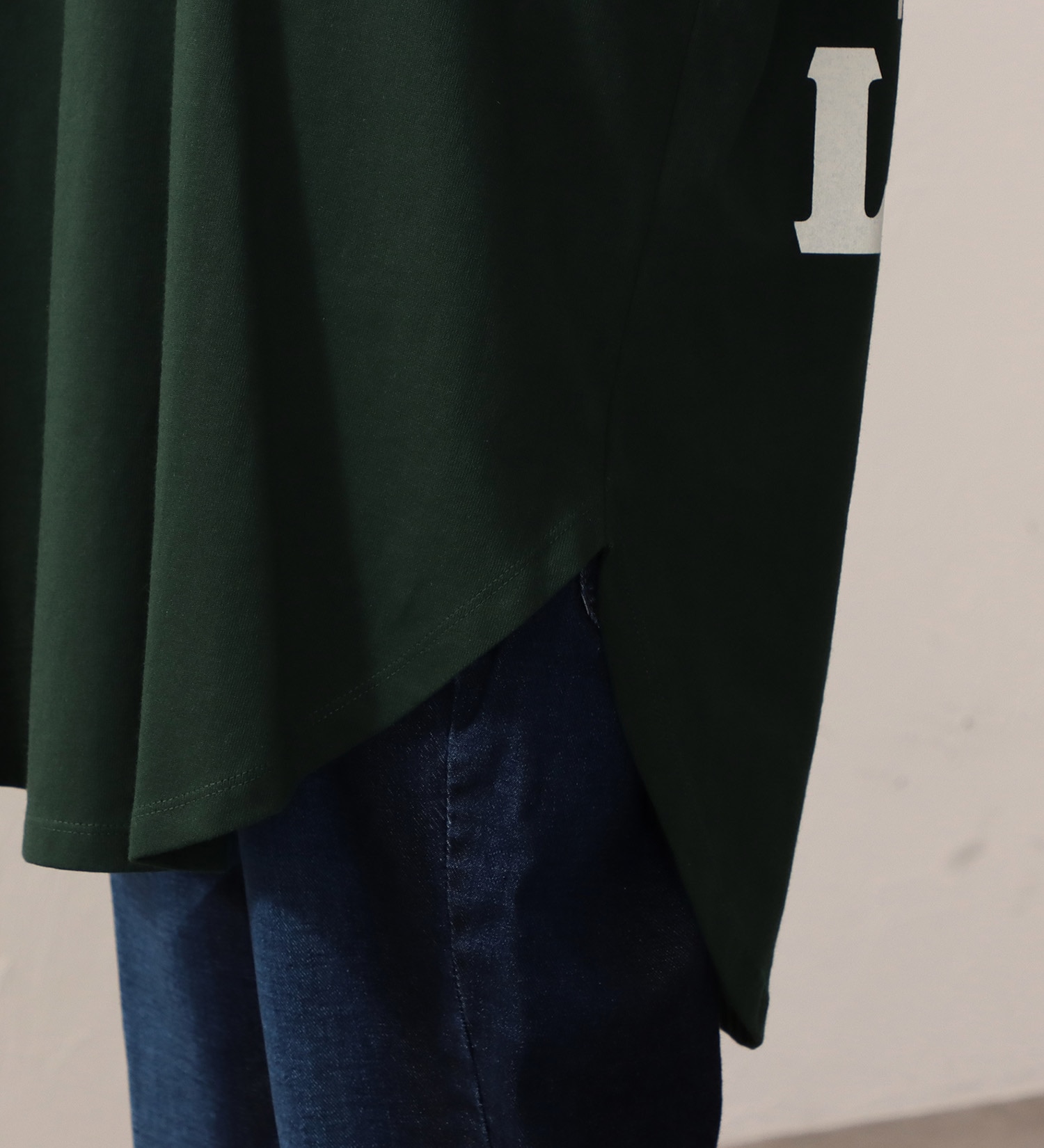 Lee(リー)のROUNDHEM TEE/ラウンドヘム長袖Tシャツ|トップス/Tシャツ/カットソー/レディース|グリーン