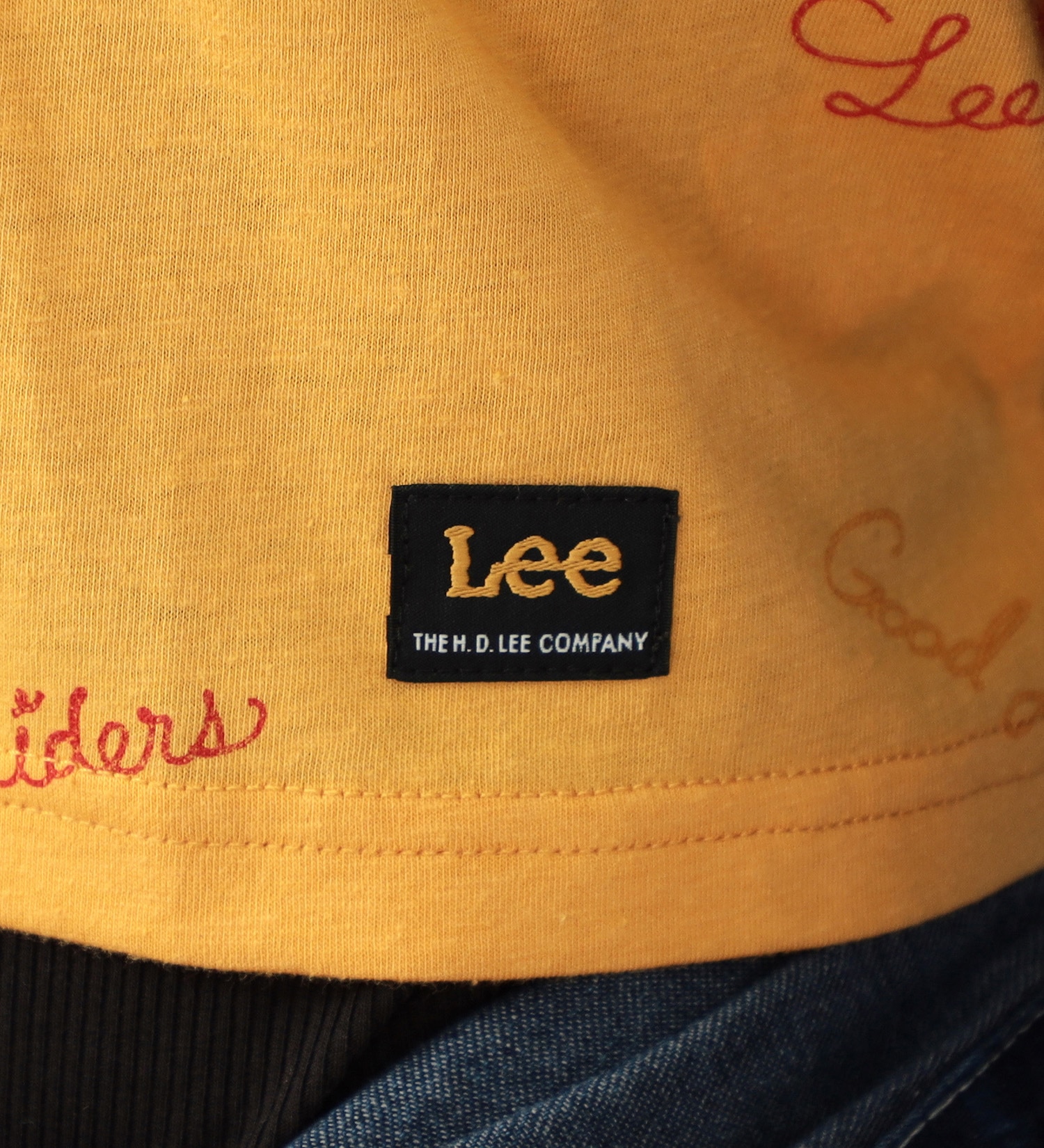 Lee(リー)の【GW SALE】【クロップド】Leeロゴ総柄 七分袖 ラグランTシャツ|トップス/Tシャツ/カットソー/レディース|マスタード