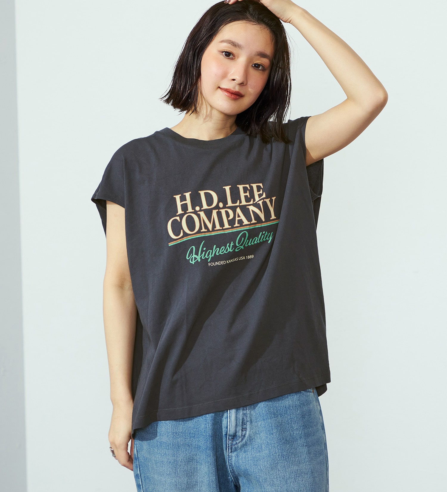 Lee(リー)の【二の腕細見え】ノースリーブプリントTシャツ|トップス/Tシャツ/カットソー/レディース|チャコールグレー