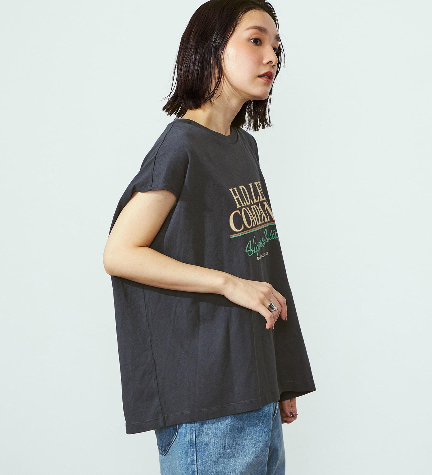 Lee(リー)の【二の腕細見え】ノースリーブプリントTシャツ|トップス/Tシャツ/カットソー/レディース|チャコールグレー