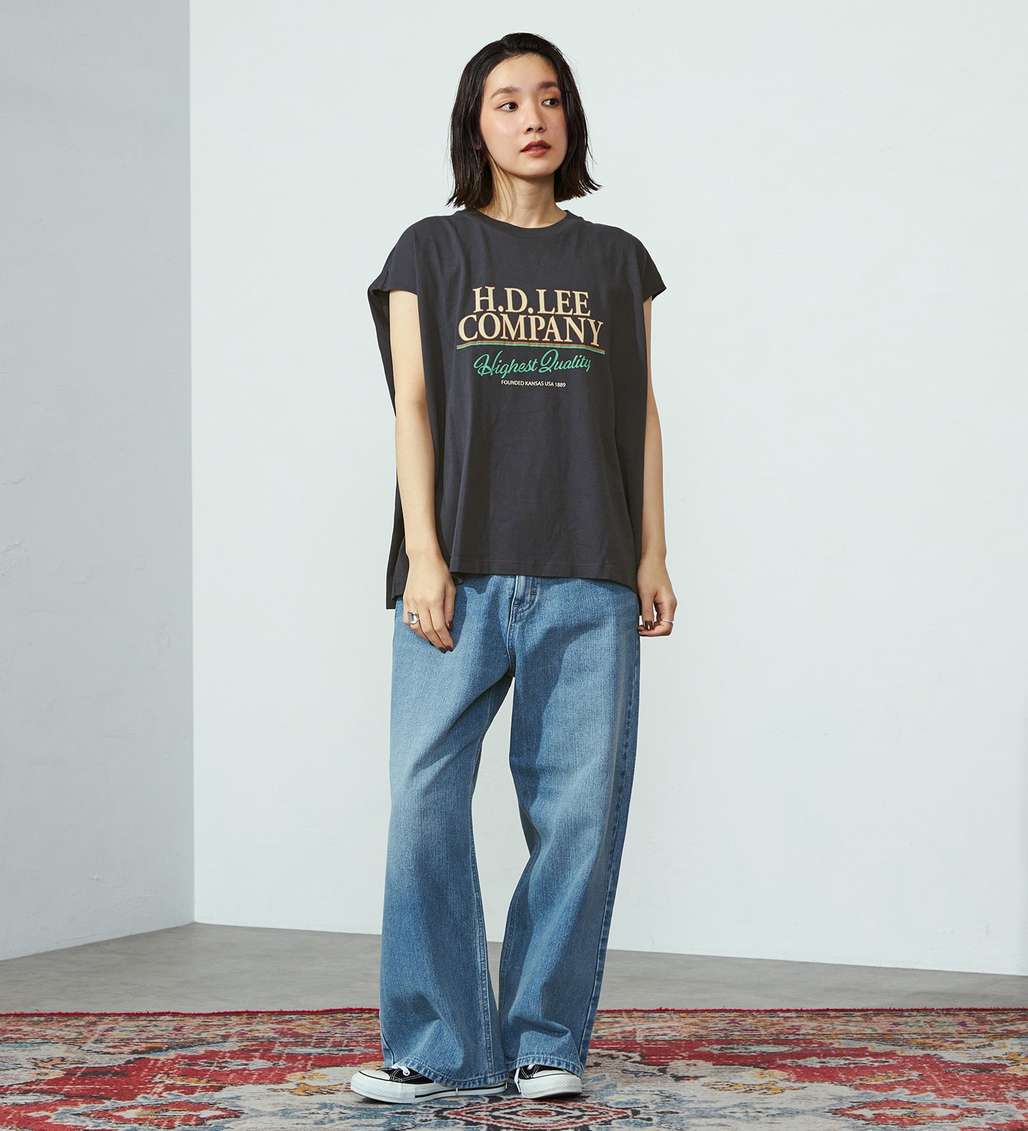 Lee(リー)の【二の腕細見え】ノースリーブプリントTシャツ|トップス/Tシャツ/カットソー/レディース|チャコールグレー
