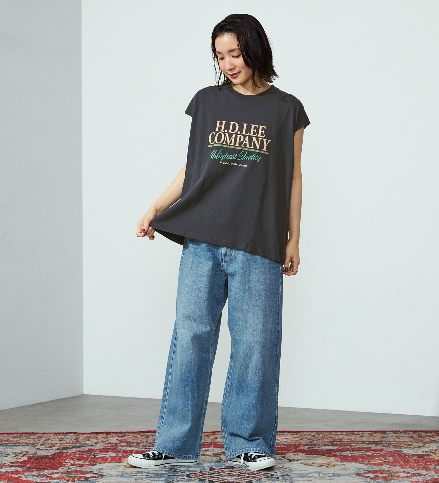 Lee(リー)の【二の腕細見え】ノースリーブプリントTシャツ|トップス/Tシャツ/カットソー/レディース|チャコールグレー