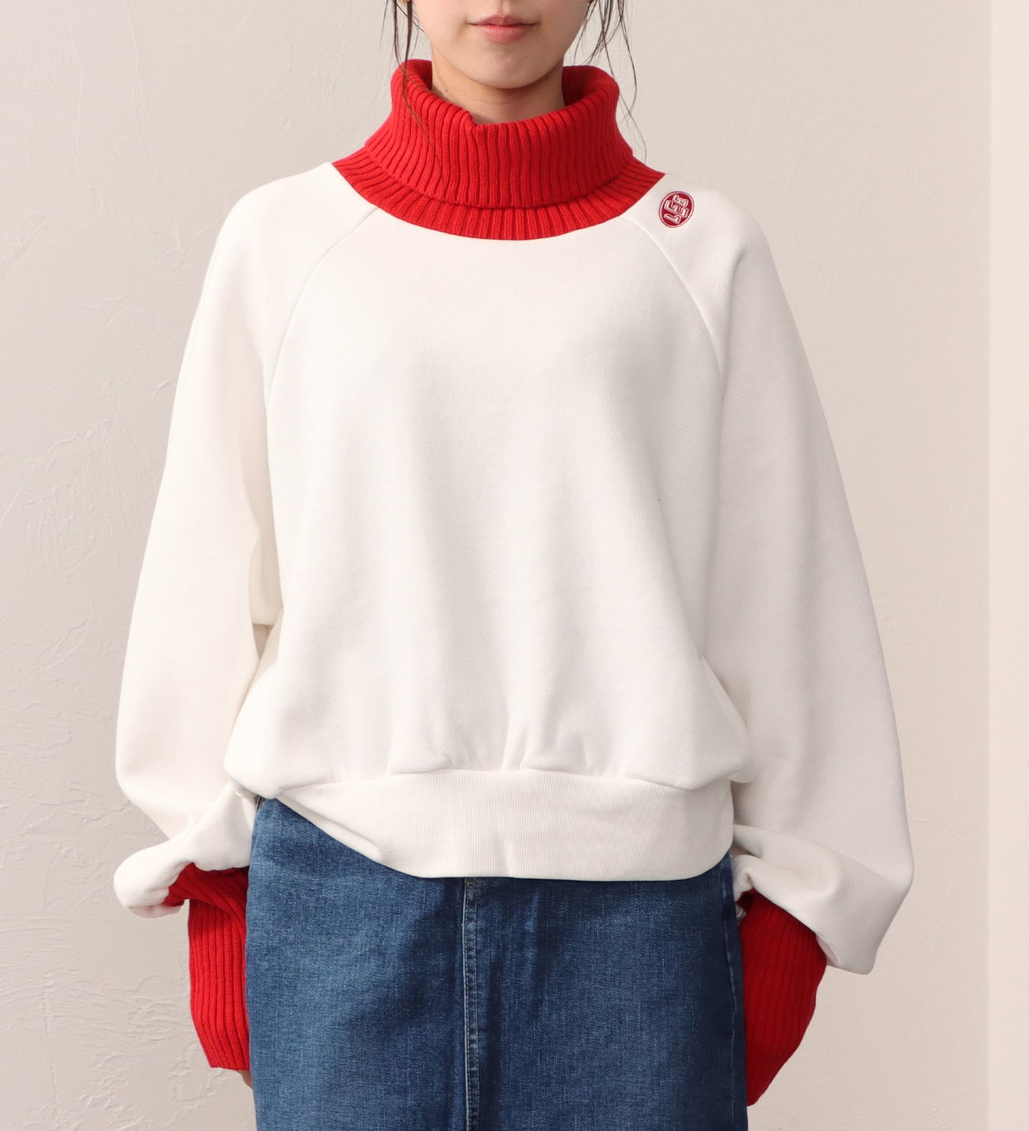 Lee(リー)のTURTLENECK SHORT SWEAT/タートルネックショートスウェット|トップス/スウェット/レディース|レッド