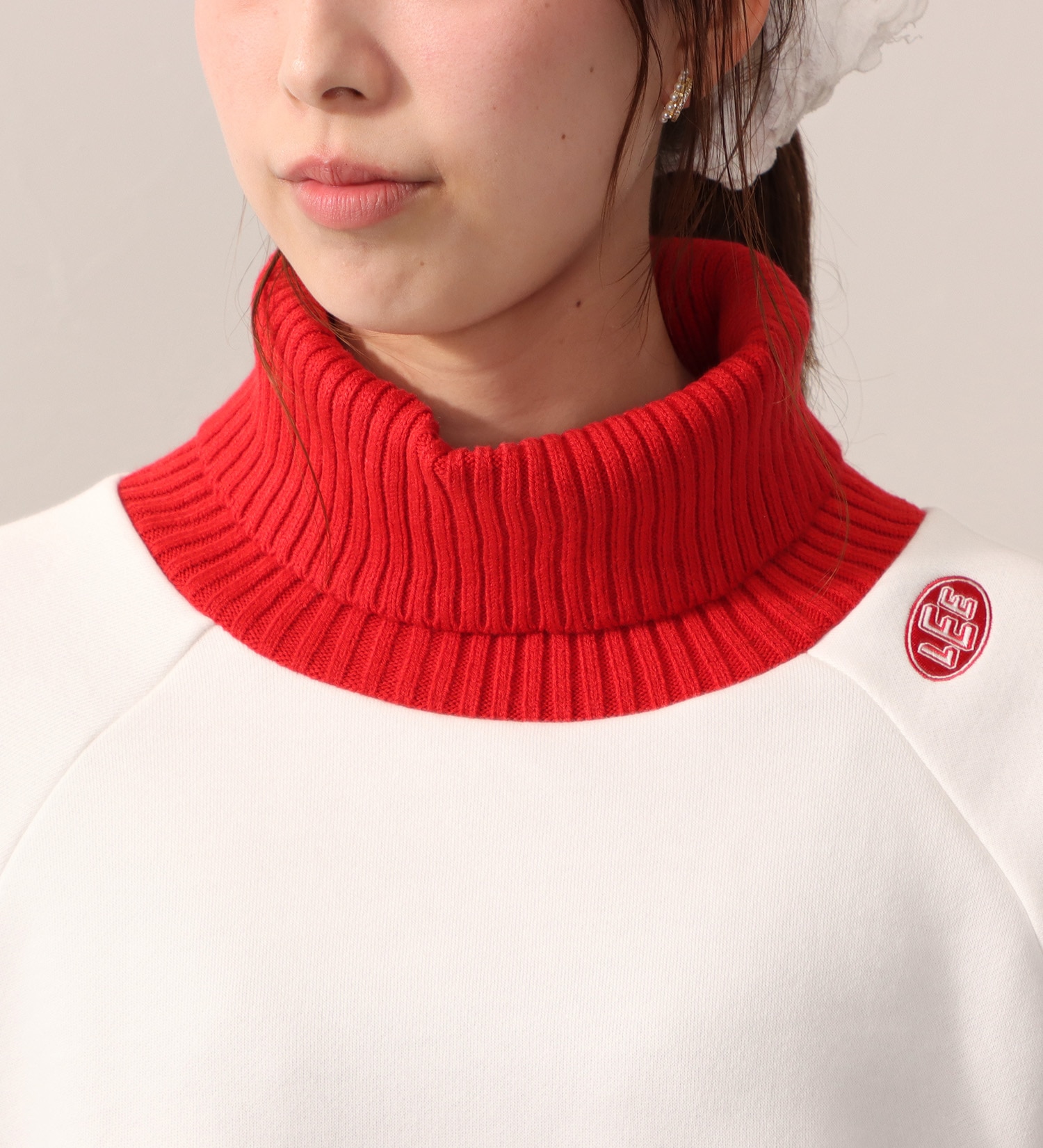 Lee(リー)のTURTLENECK SHORT SWEAT/タートルネックショートスウェット|トップス/スウェット/レディース|レッド