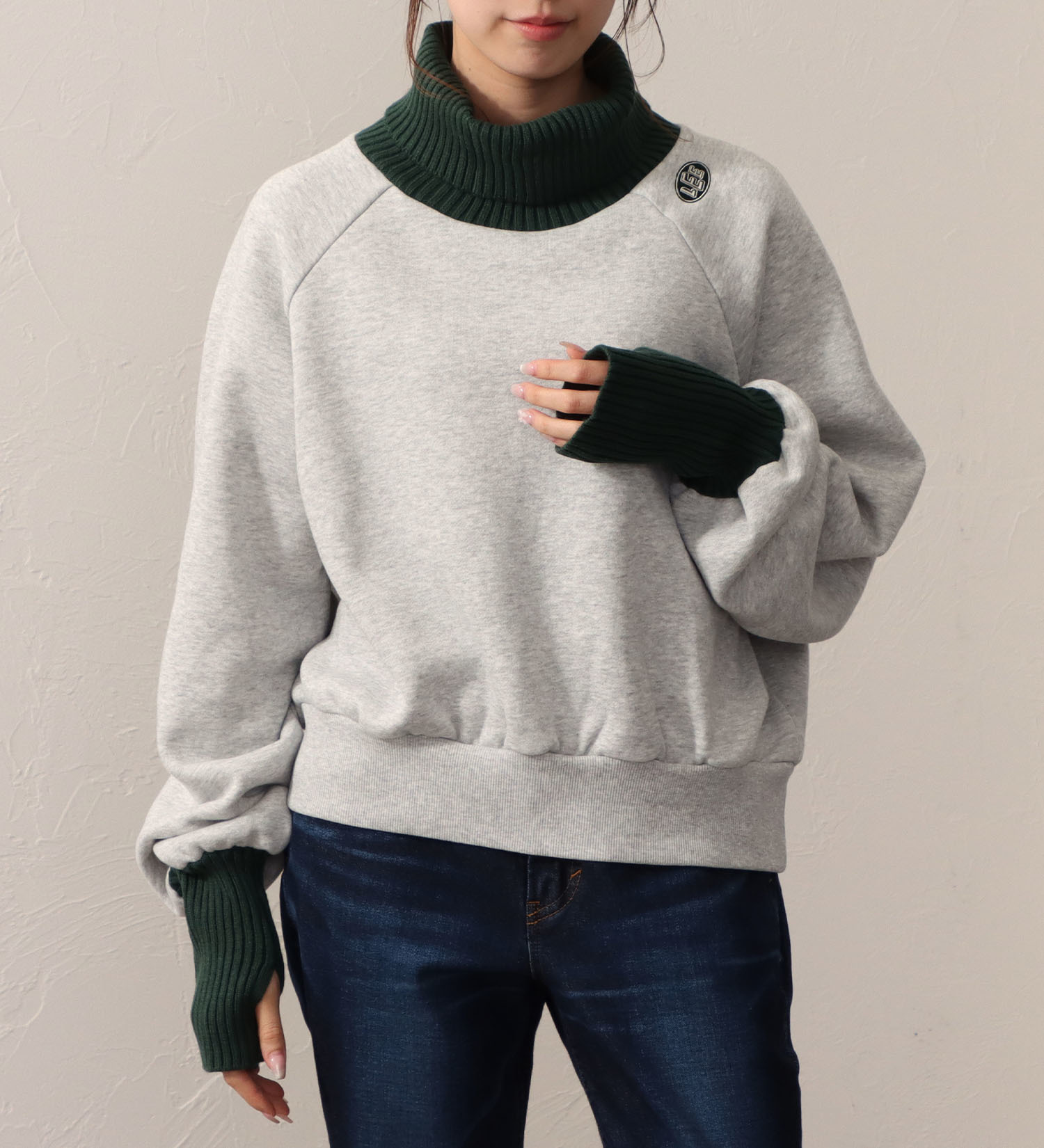Lee(リー)のTURTLENECK SHORT SWEAT/タートルネックショートスウェット|トップス/スウェット/レディース|グリーン