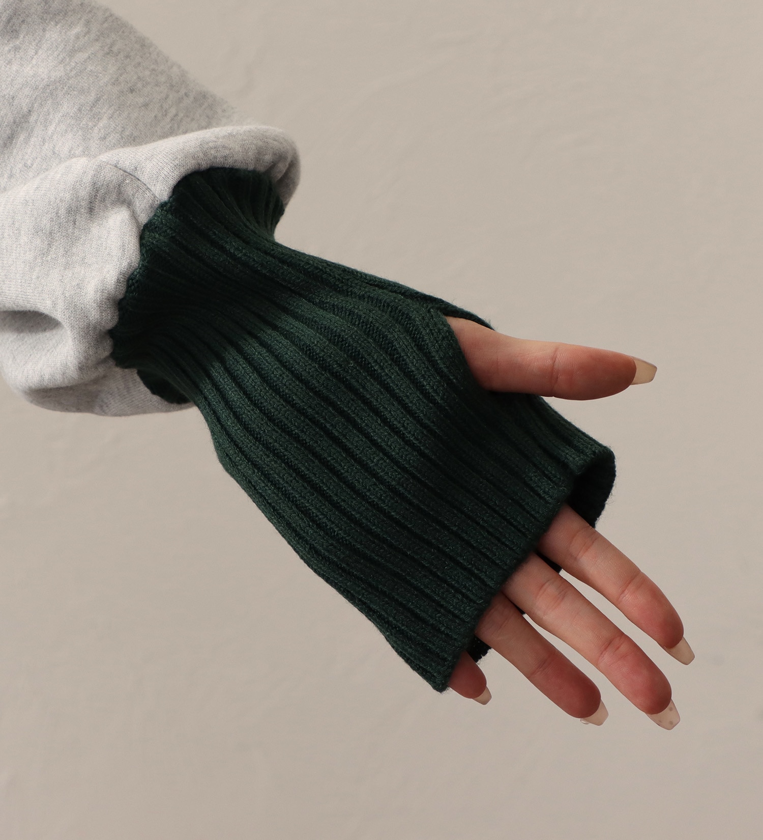 Lee(リー)のTURTLENECK SHORT SWEAT/タートルネックショートスウェット|トップス/スウェット/レディース|グリーン