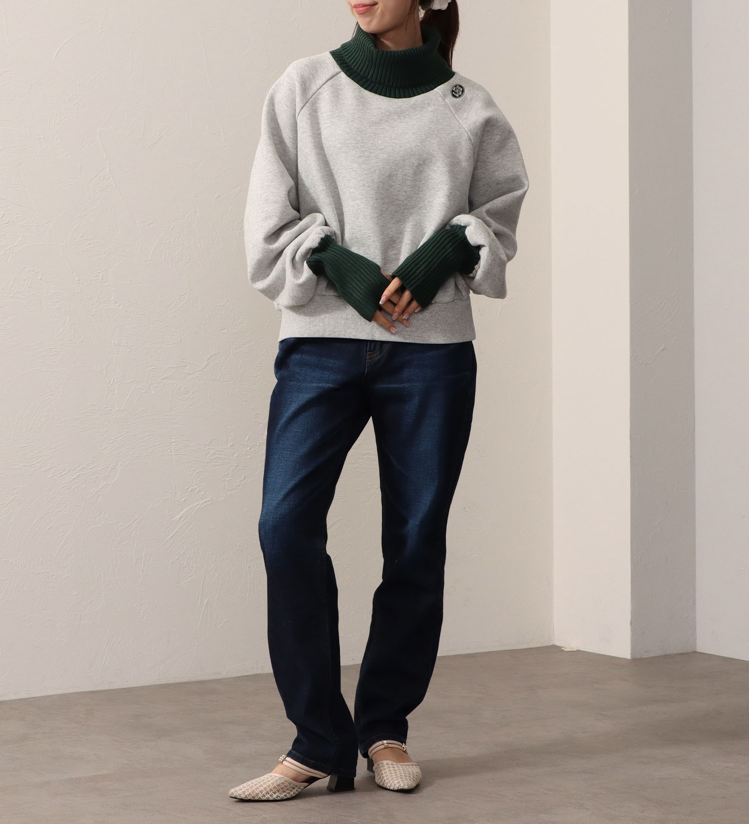 Lee(リー)のTURTLENECK SHORT SWEAT/タートルネックショートスウェット|トップス/スウェット/レディース|グリーン