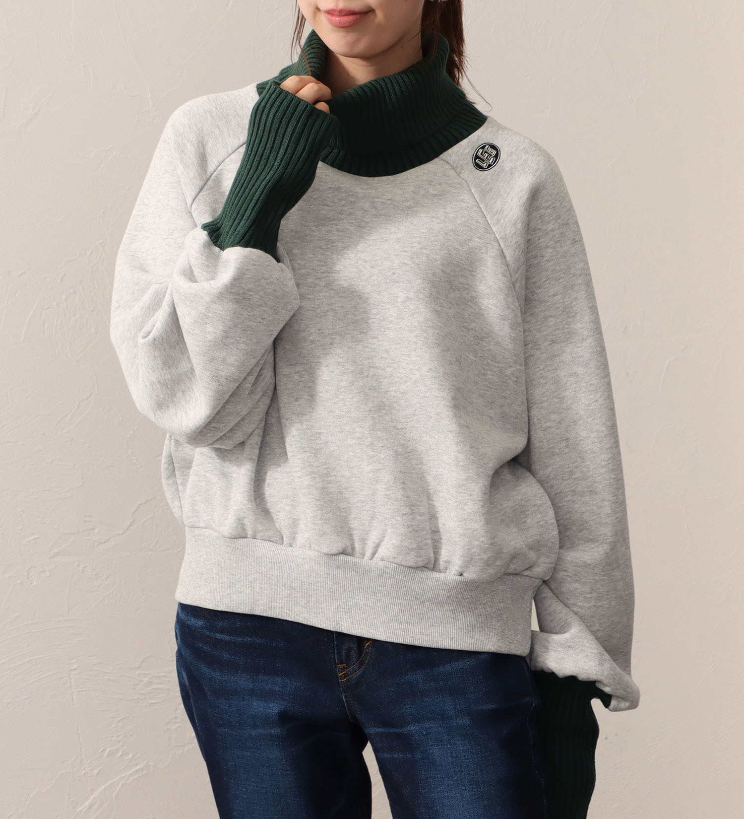 Lee(リー)のTURTLENECK SHORT SWEAT/タートルネックショートスウェット|トップス/スウェット/レディース|グリーン