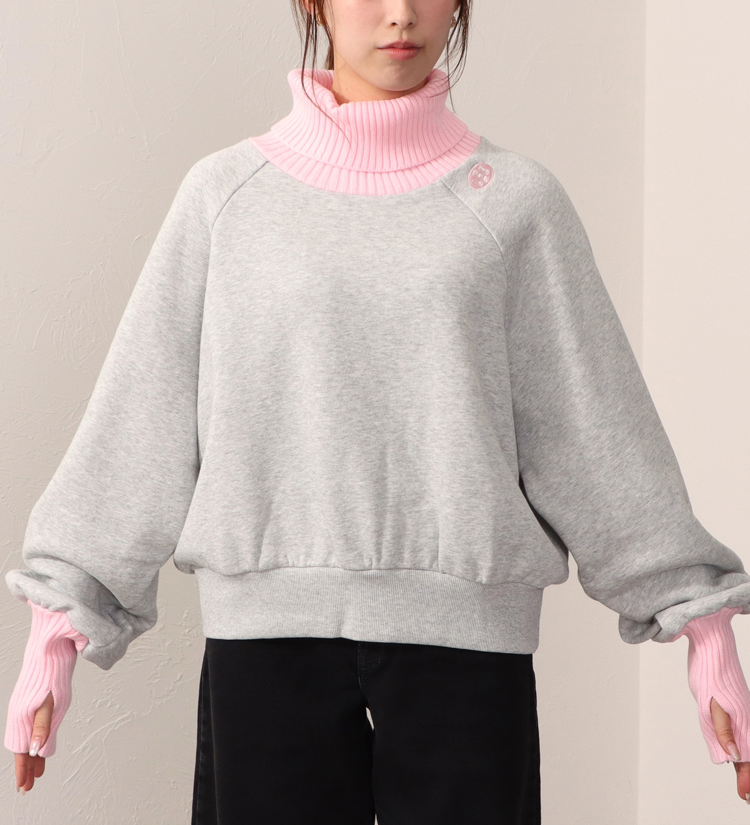 Lee(リー)のTURTLENECK SHORT SWEAT/タートルネックショートスウェット|トップス/スウェット/レディース|ピンク