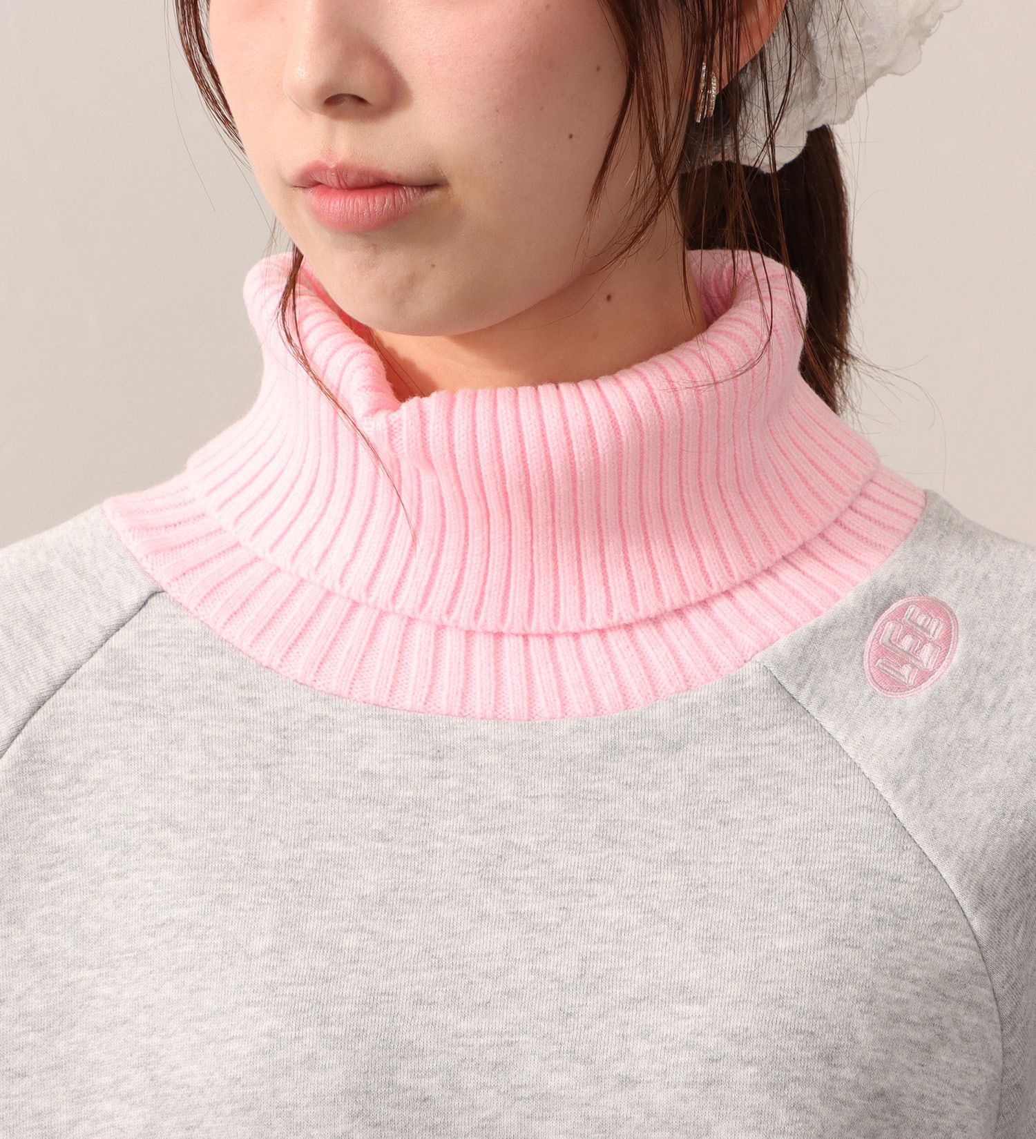 Lee(リー)のTURTLENECK SHORT SWEAT/タートルネックショートスウェット|トップス/スウェット/レディース|ピンク