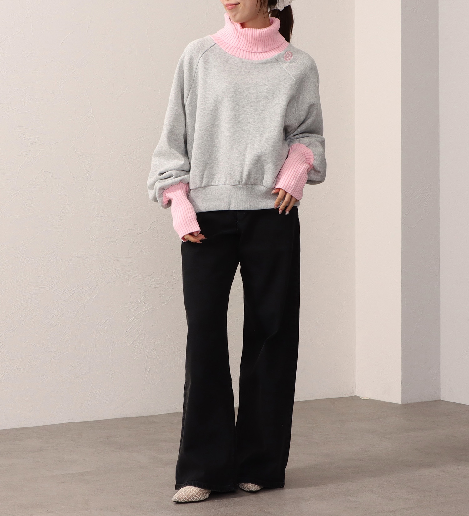 Lee(リー)のTURTLENECK SHORT SWEAT/タートルネックショートスウェット|トップス/スウェット/レディース|ピンク