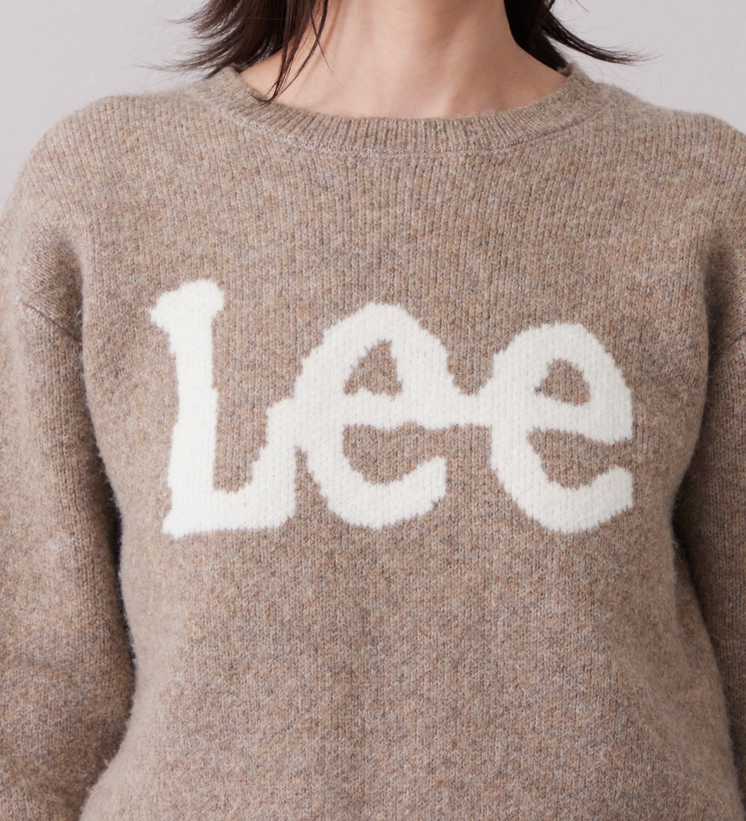 Lee(リー)のKNIT LeeLOGO SWEATER / ニットリーロゴセーター|トップス/ニット/セーター/レディース|ベージュ