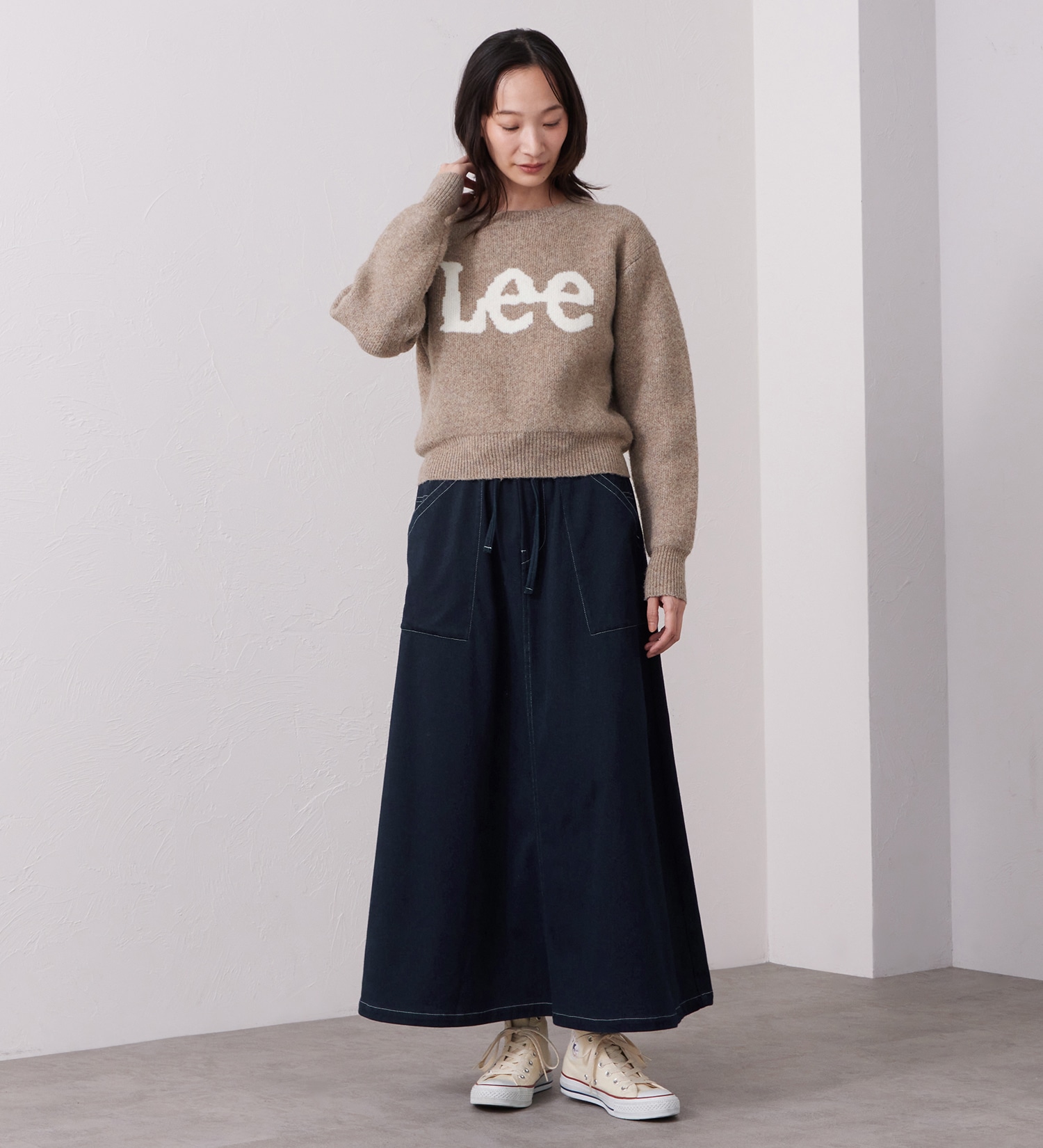 Lee(リー)のKNIT LeeLOGO SWEATER / ニットリーロゴセーター|トップス/ニット/セーター/レディース|ベージュ