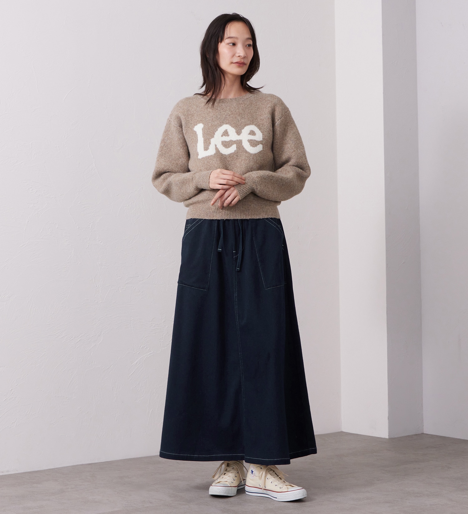 Lee(リー)のKNIT LeeLOGO SWEATER / ニットリーロゴセーター|トップス/ニット/セーター/レディース|ベージュ