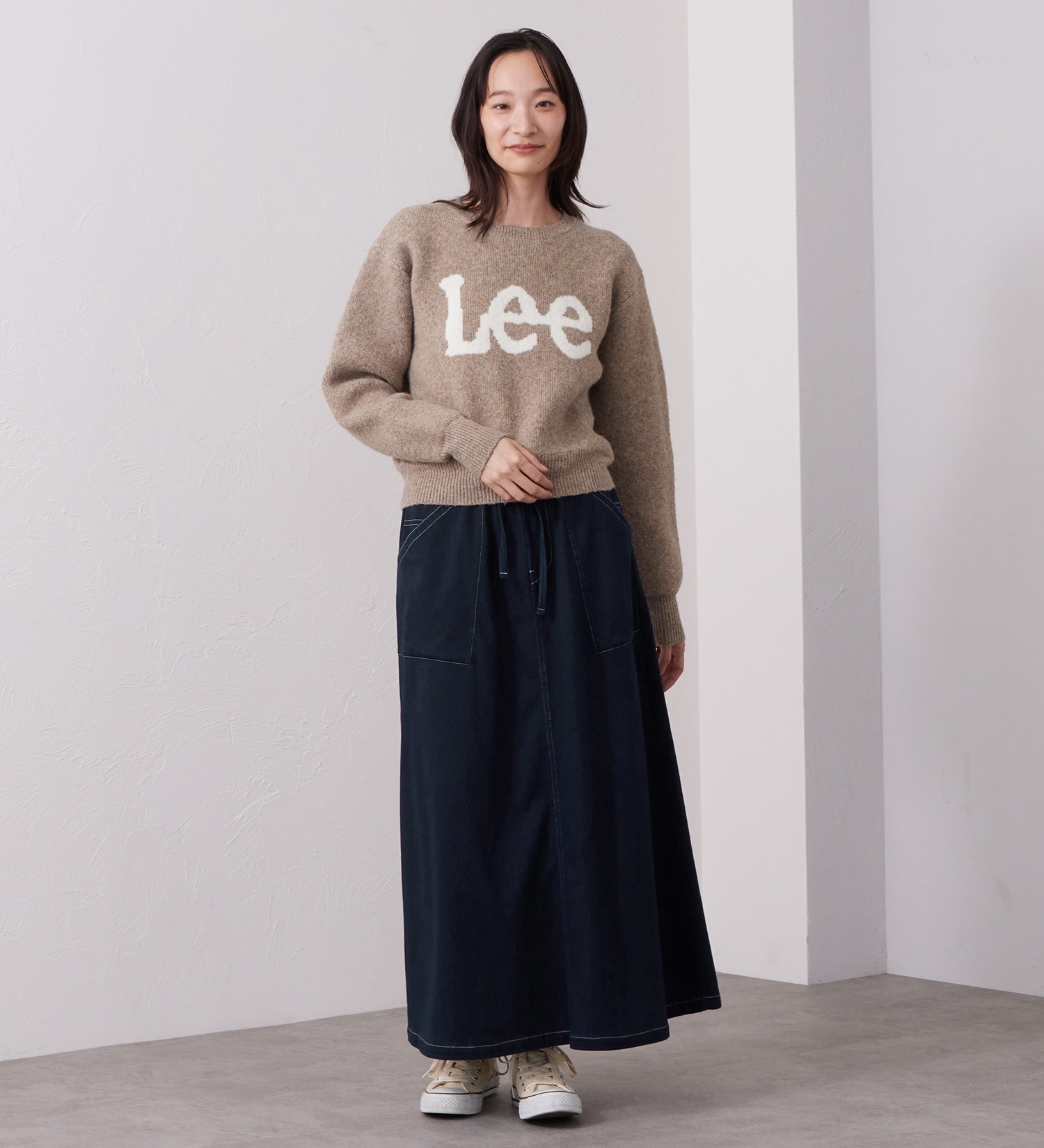 Lee(リー)のKNIT LeeLOGO SWEATER / ニットリーロゴセーター|トップス/ニット/セーター/レディース|ベージュ