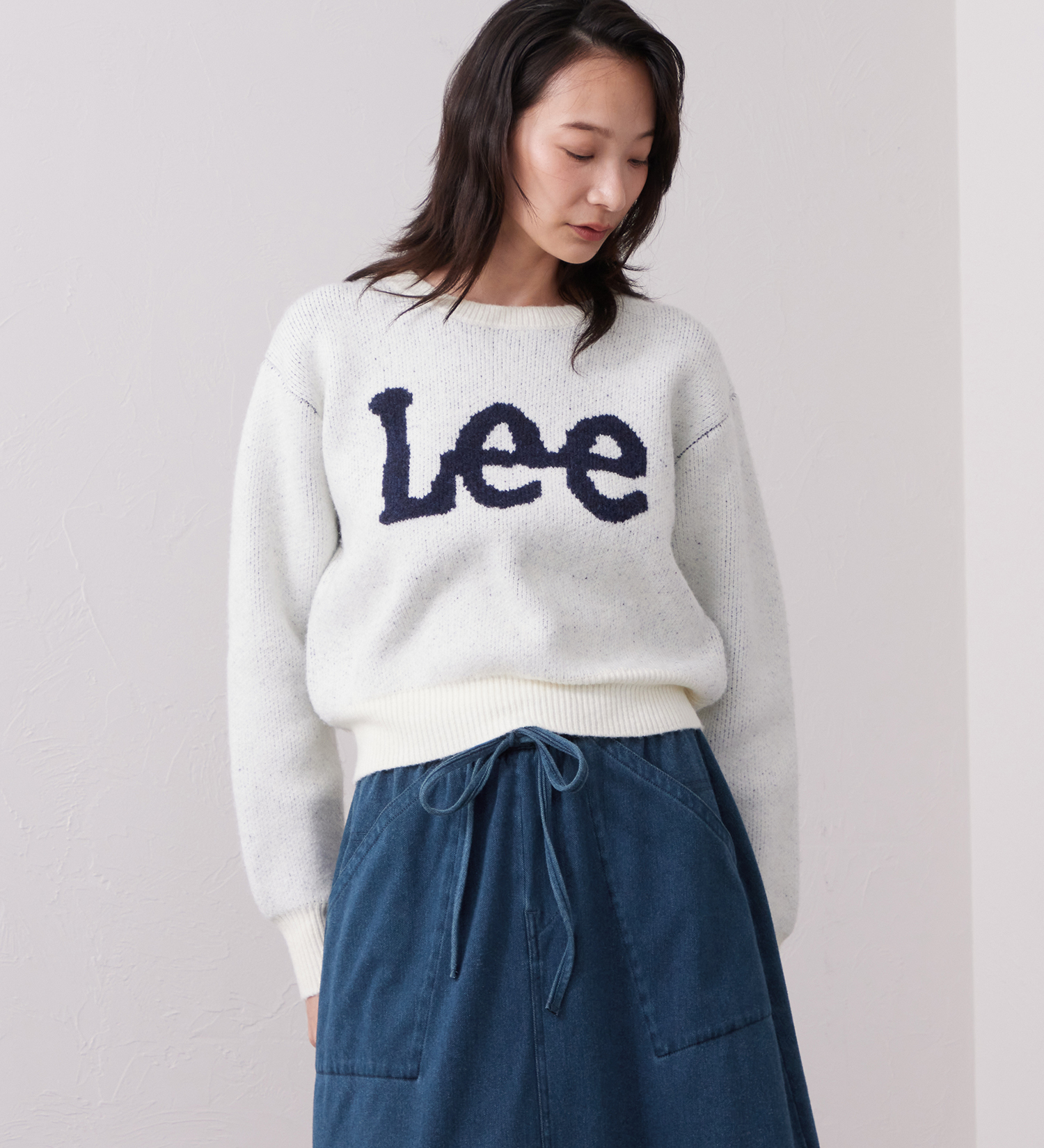 Lee(リー)のKNIT LeeLOGO SWEATER / ニットリーロゴセーター|トップス/ニット/セーター/レディース|アイボリー