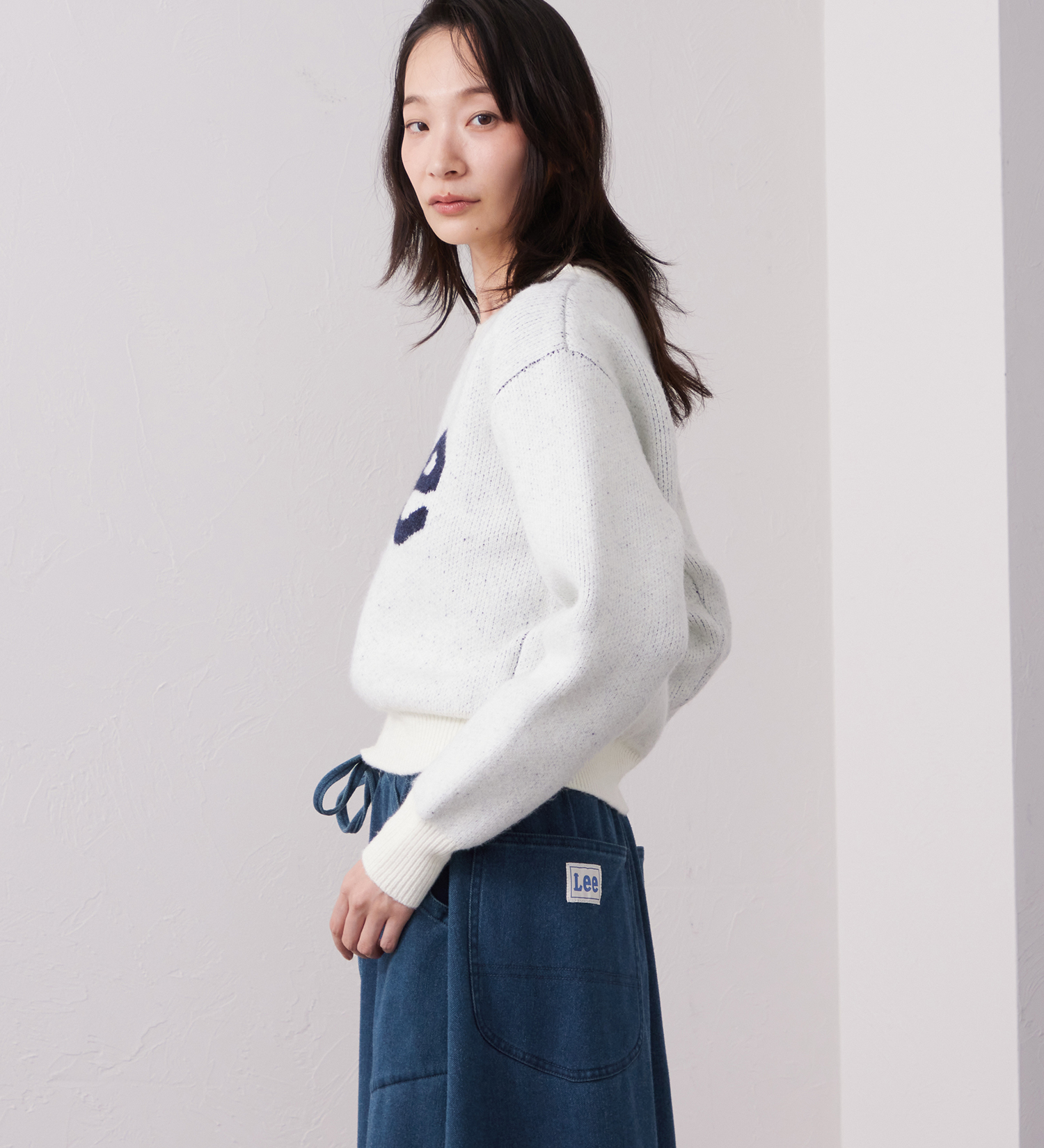 Lee(リー)のKNIT LeeLOGO SWEATER / ニットリーロゴセーター|トップス/ニット/セーター/レディース|アイボリー