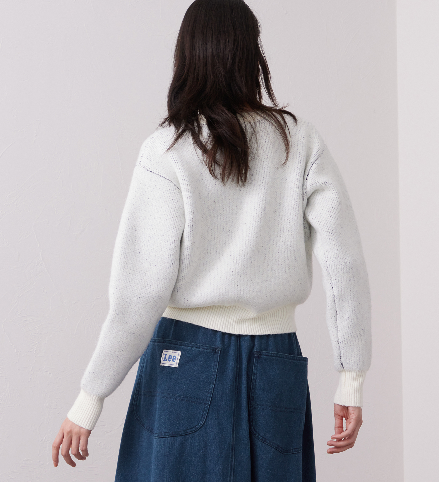 Lee(リー)のKNIT LeeLOGO SWEATER / ニットリーロゴセーター|トップス/ニット/セーター/レディース|アイボリー