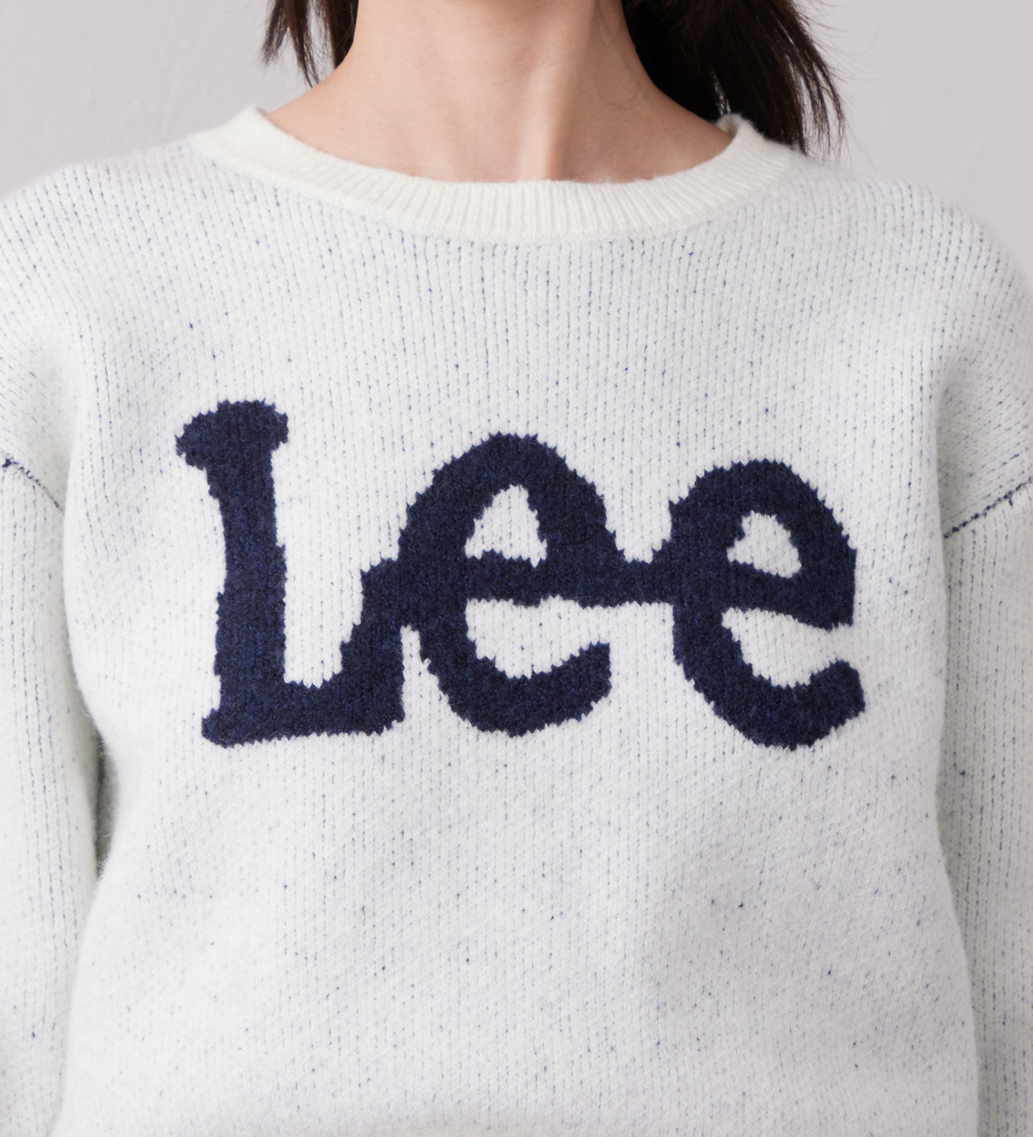 Lee(リー)のKNIT LeeLOGO SWEATER / ニットリーロゴセーター|トップス/ニット/セーター/レディース|アイボリー