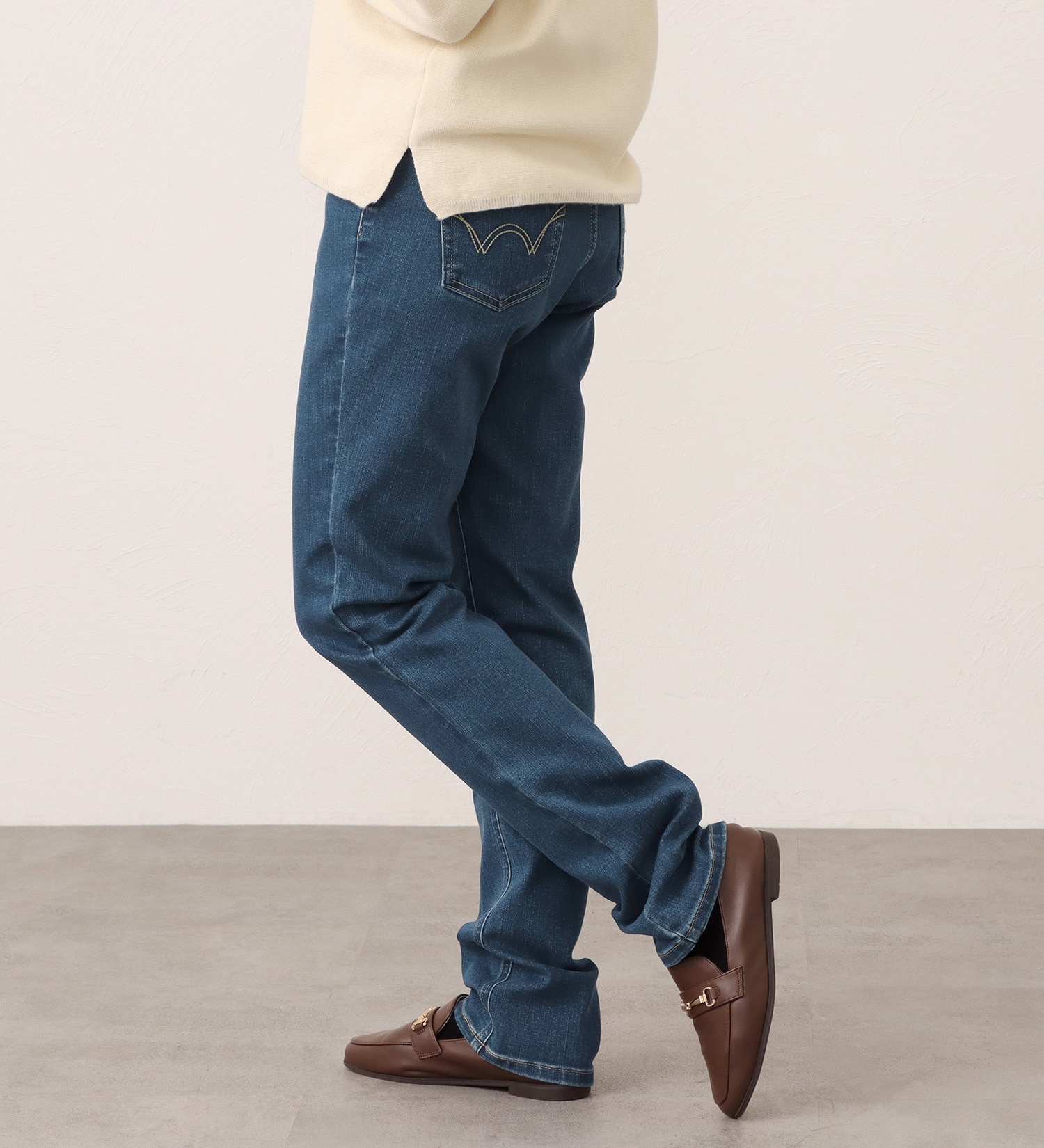 EDWIN(エドウイン)のEDWIN LADIES インターナショナルベーシック すっきりストレートデニムパンツ|パンツ/デニム / ジーンズパンツ/レディース|中色ブルー