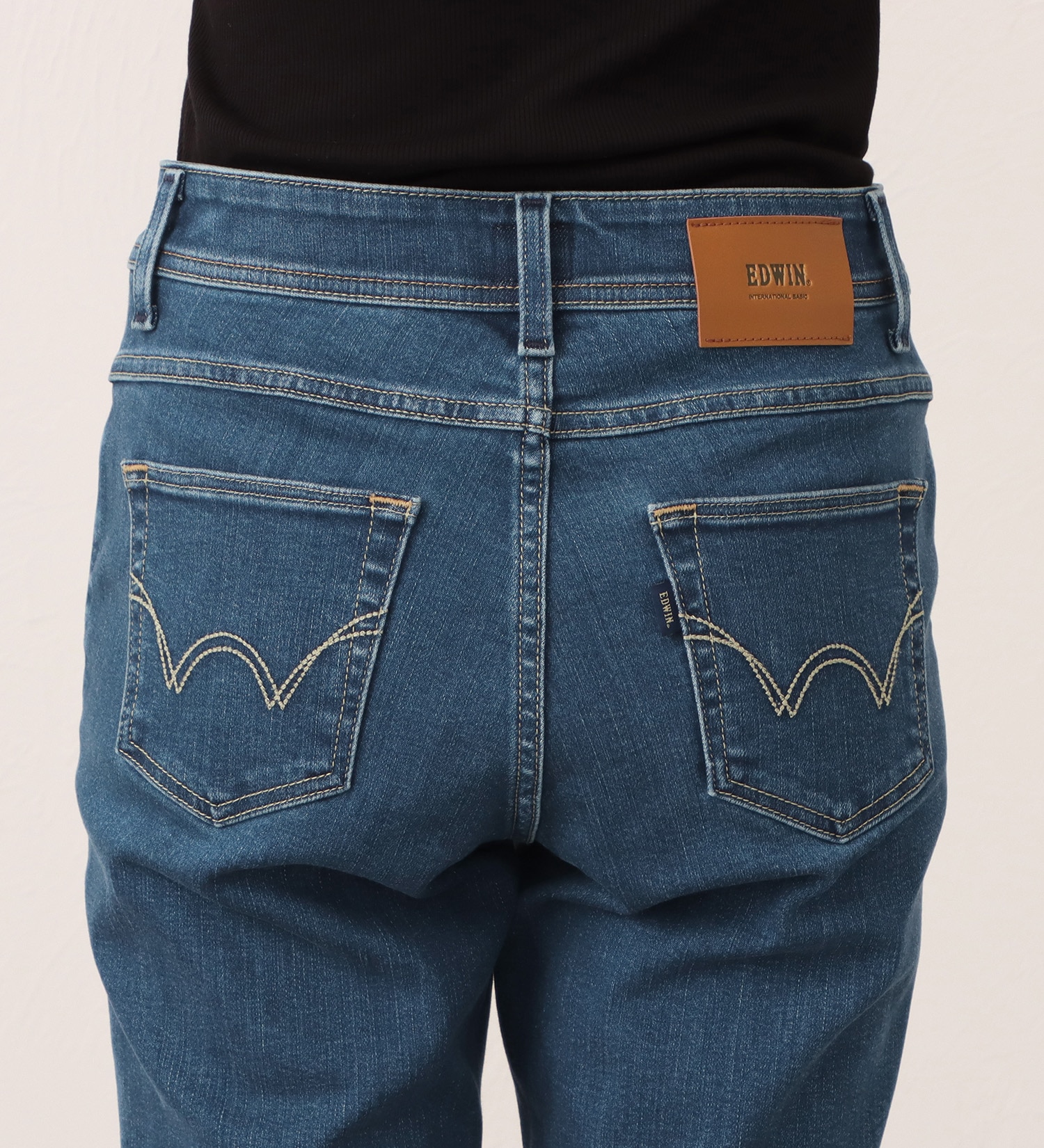 EDWIN(エドウイン)のEDWIN LADIES インターナショナルベーシック すっきりストレートデニムパンツ|パンツ/デニム / ジーンズパンツ/レディース|中色ブルー