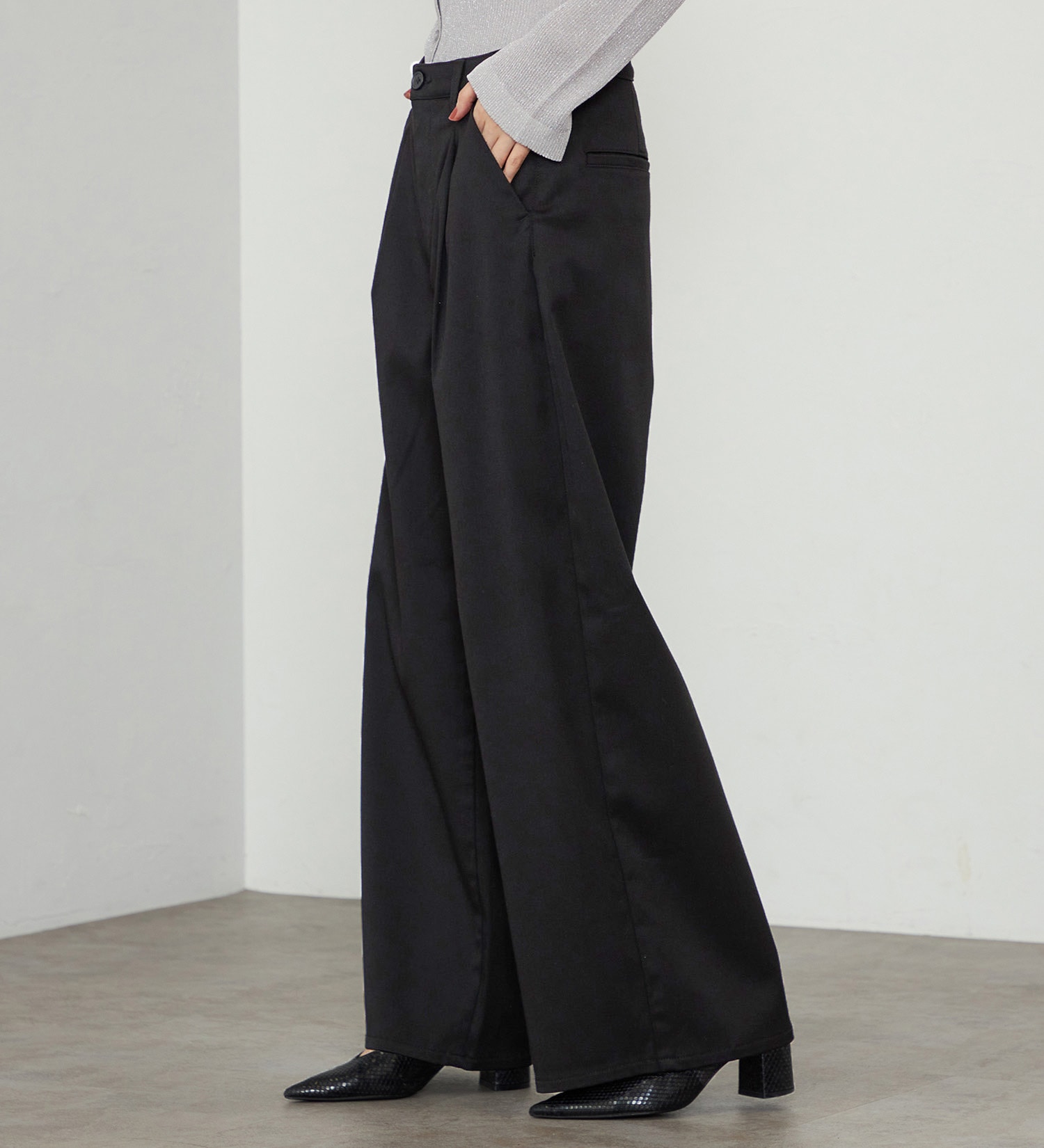 EDWIN(エドウイン)の【予約】【WEB・直営店舗限定】EDWIN LADIES ハタラクロ タックワイドスラックスパンツ|パンツ/スラックス/レディース|ブラック