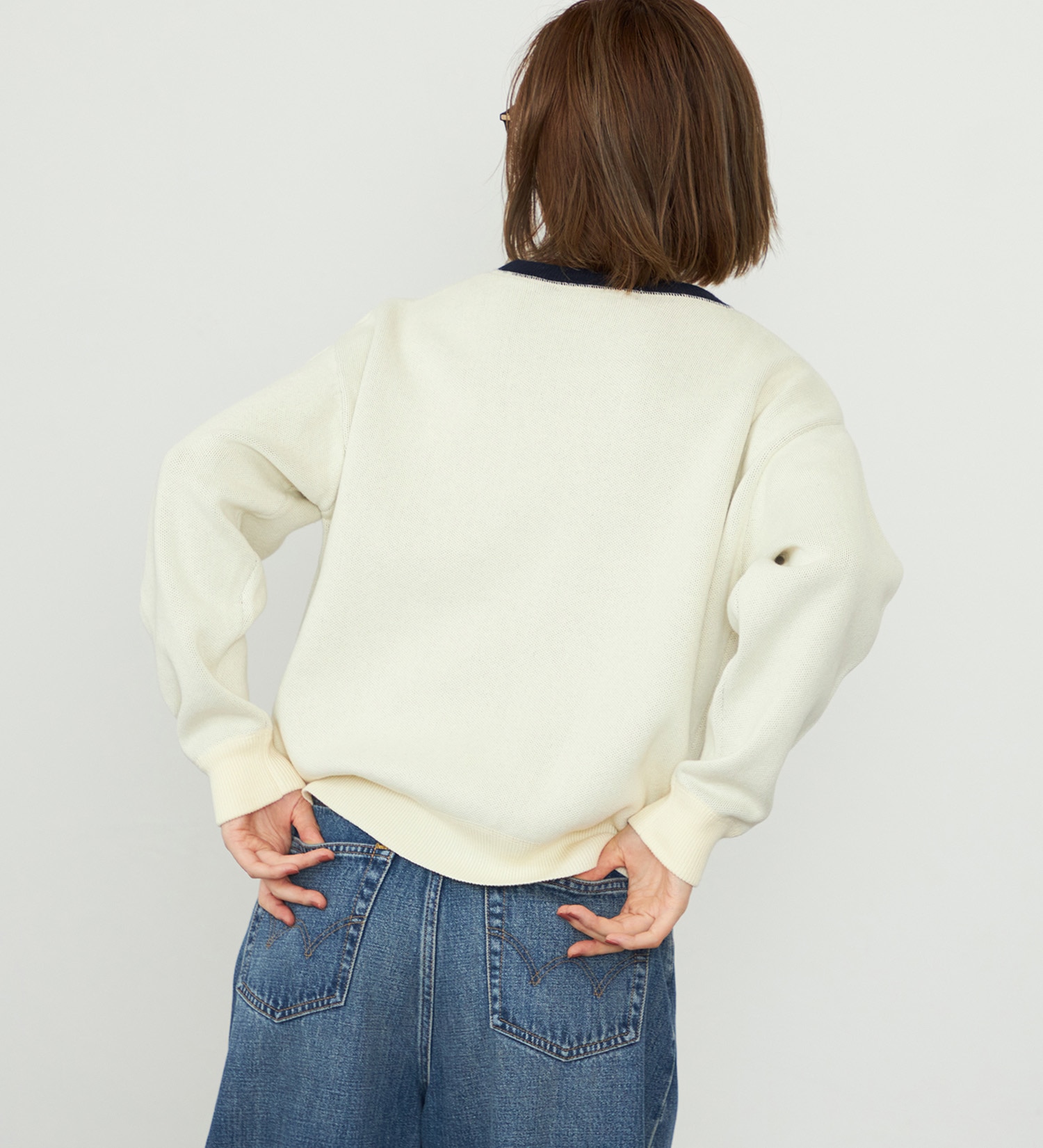 EDWIN(エドウイン)の【WEB・直営店舗限定】EDWIN LADIES レタークルーニットプルオーバー|トップス/ニット/セーター/レディース|オフホワイト