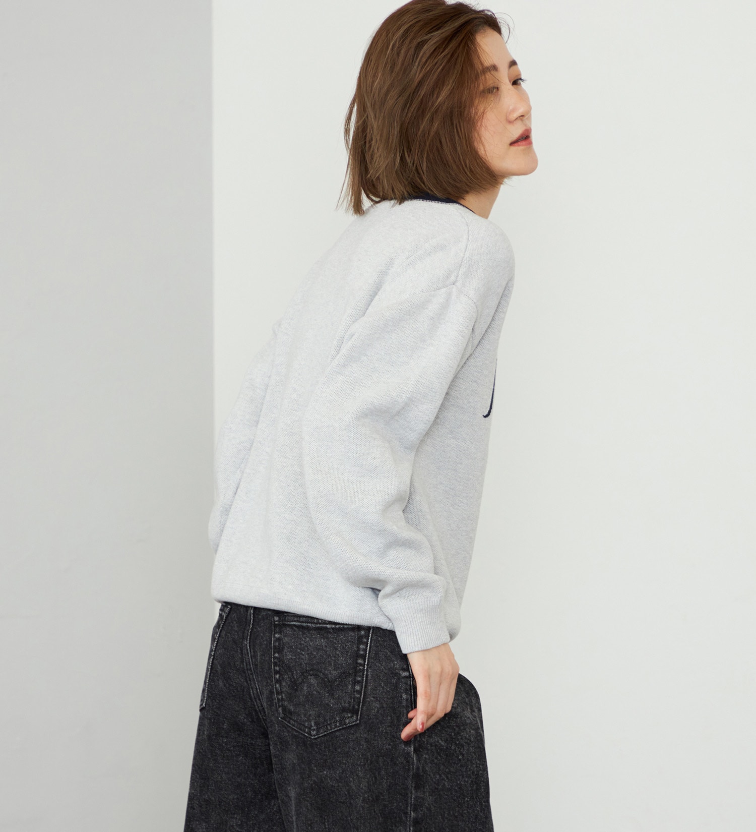 EDWIN(エドウイン)の【WEB・直営店舗限定】EDWIN LADIES レタークルーニットプルオーバー|トップス/ニット/セーター/レディース|グレー