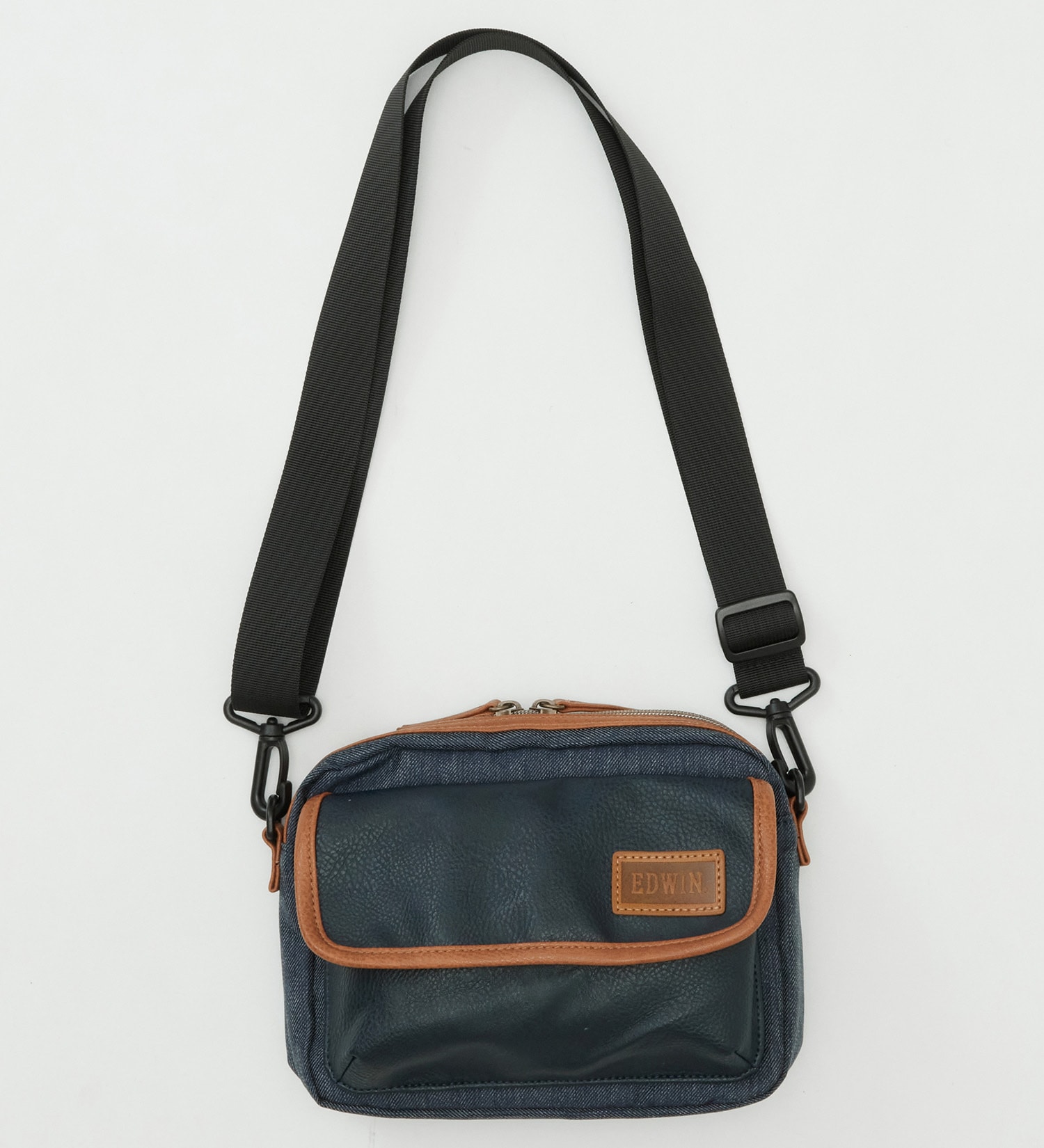 EDWIN(エドウイン)のフラップ ミニショルダーバッグ 0411517|バッグ/ショルダーバッグ/メンズ|ネイビー