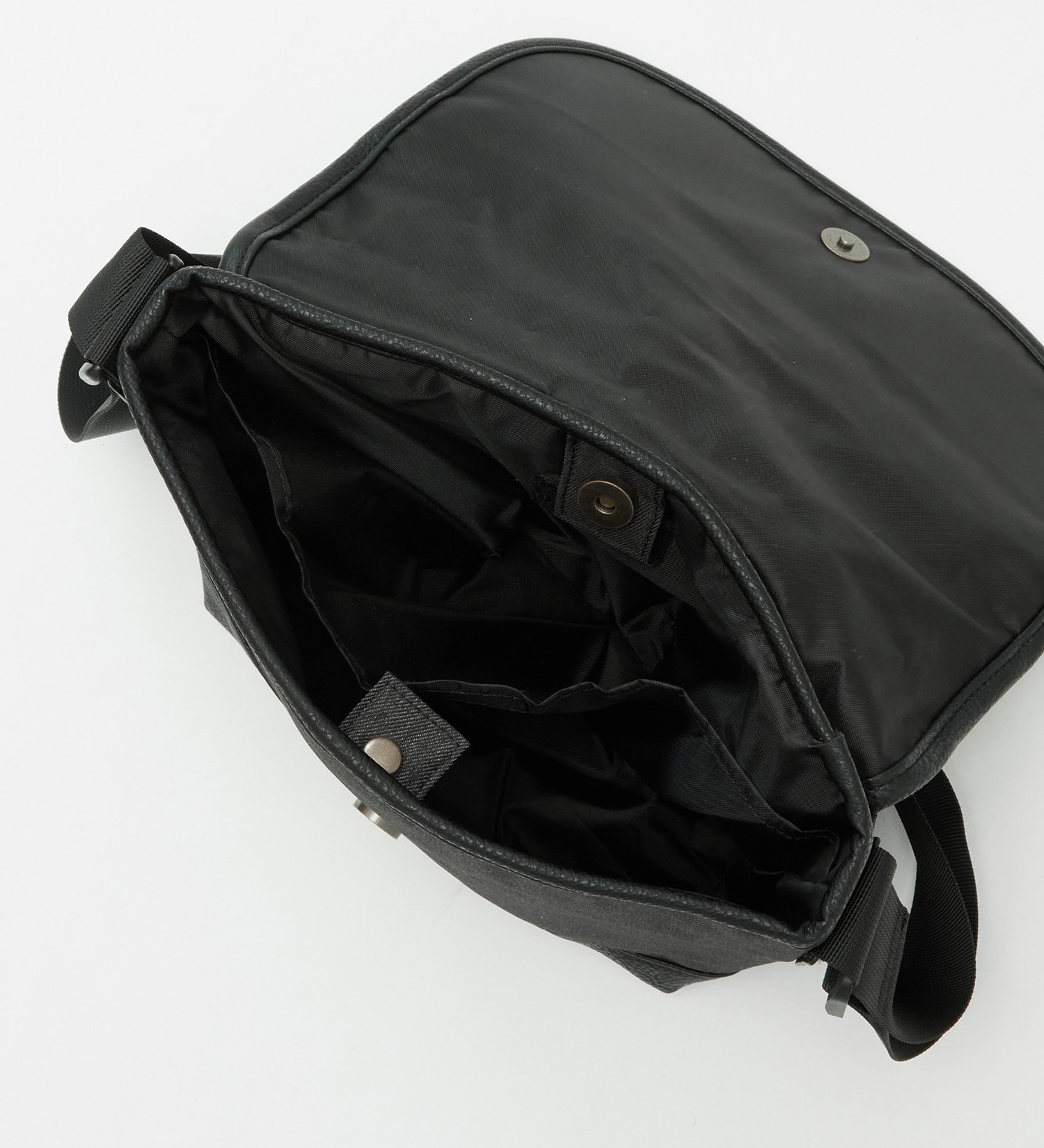 EDWIN(エドウイン)のフラップ ショルダーバッグ 0411518|バッグ/ショルダーバッグ/メンズ|ブラック