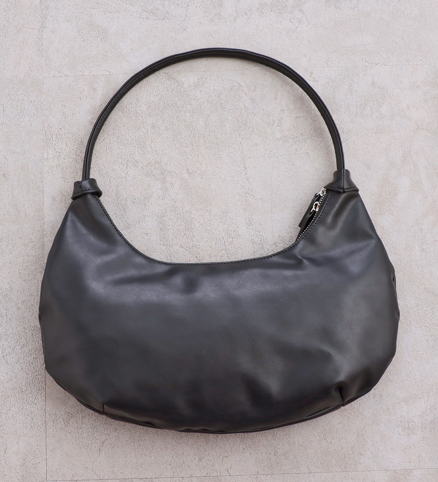 Lee(リー)の【直営店・WEB別注】ハーフムーンショルダーバッグ|バッグ/ショルダーバッグ/レディース|ブラック
